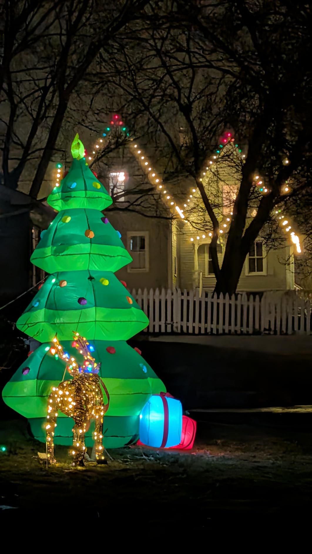Best Choice Products 10ft Inflatable Christmas Tree, Large Lighted Outdoor Blow Up Holiday Decor for Yard, Lawn, Backyard, Home w/ 10 LED Lights, Color-Changing Star, Lighted Gifts customer photo 2