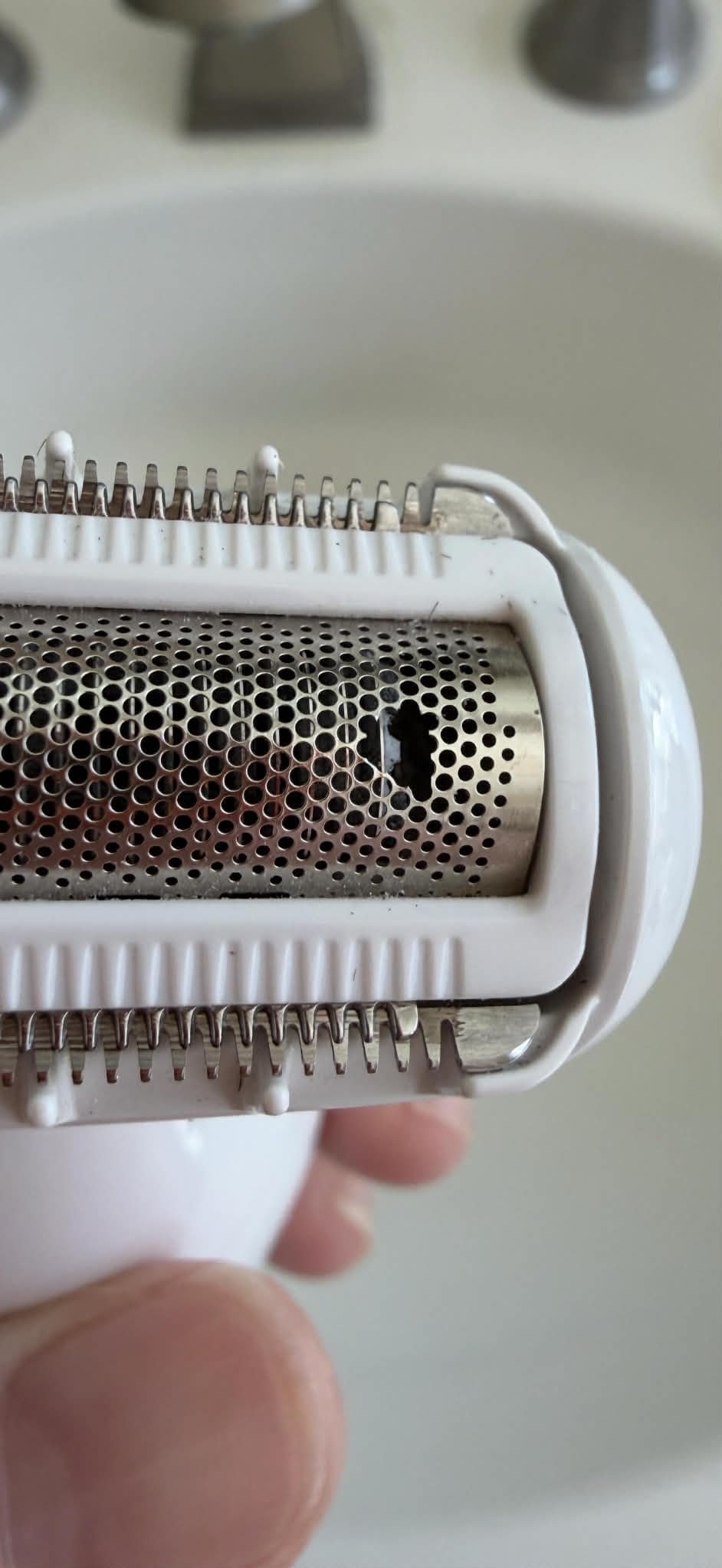 Braun Silk-épil 9 Epilator, Pivoting Head, Wet and Dry, Includes Body Trimmer, Shaver Head and Trimmer Comb, SES9-441 customer photo 1