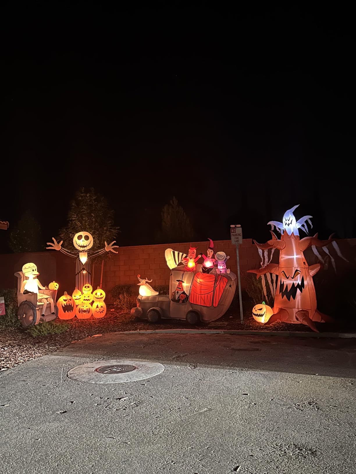 GOOSH 10 FT Halloween Inflatables Tree Outdoor Decorations Blow Up Yard Scary Dead Tree with Pumpkin and Ghost with Built-in LEDs for Garden Lawn Indoor Party Decor customer photo 1