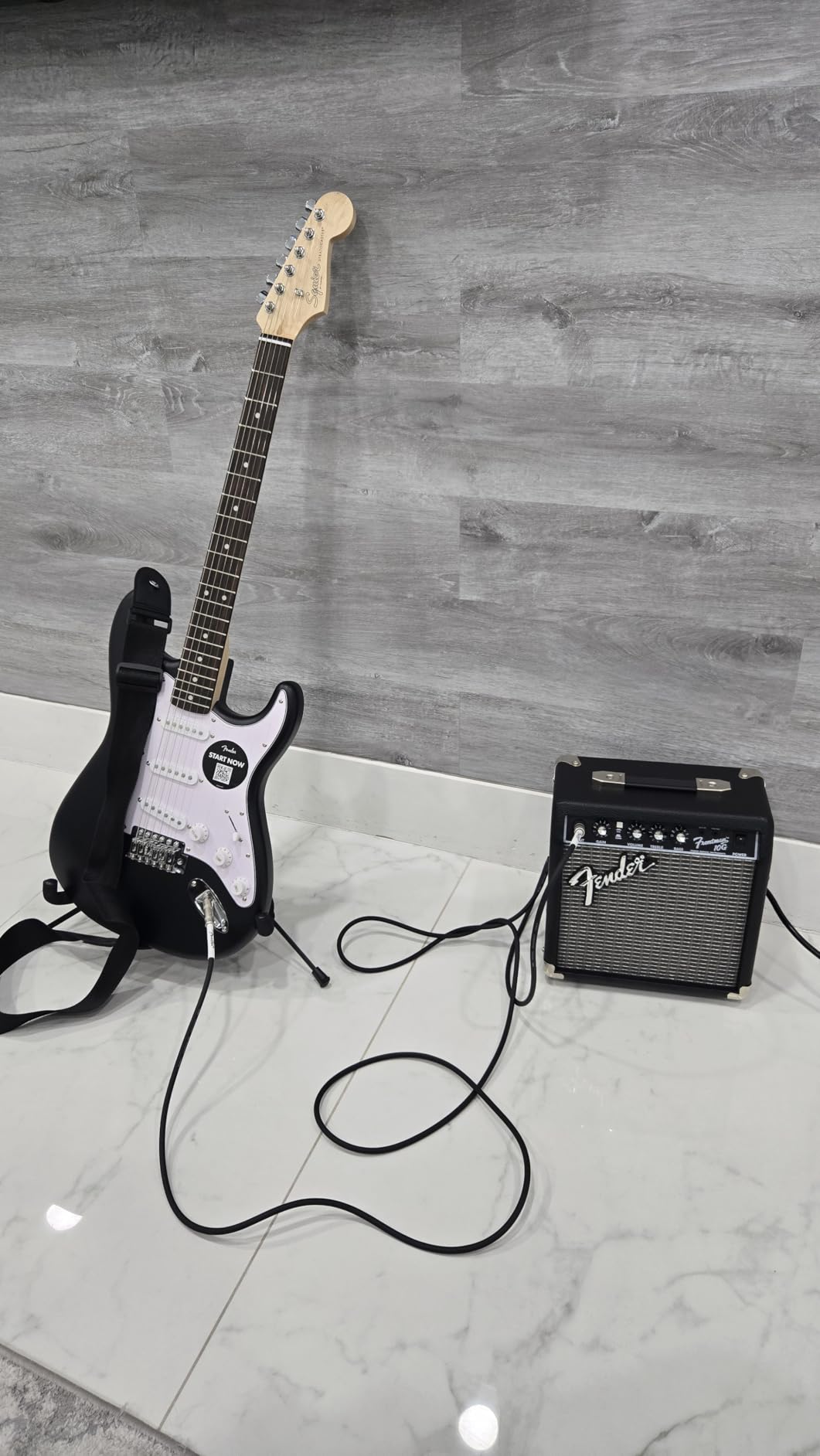 Fender Squier Debut Series Stratocaster Electric Guitar Kit, Beginner Guitar Kit, with 2-Year Warranty, with Padded Gig Bag, Frontman 10G Amp, Strap, and More, Includes Free Lessons, Black customer photo 1
