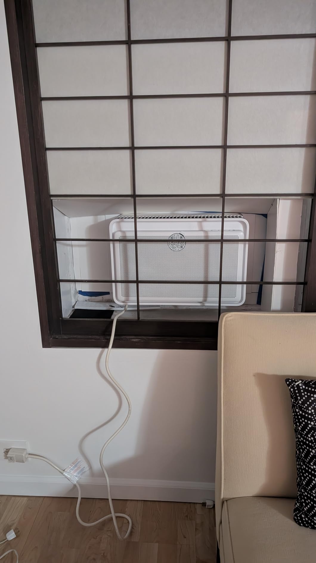 Windmill 12,000 BTU Quiet Window Air Conditioner, Cools up to 450-550 sq ft customer photo 2