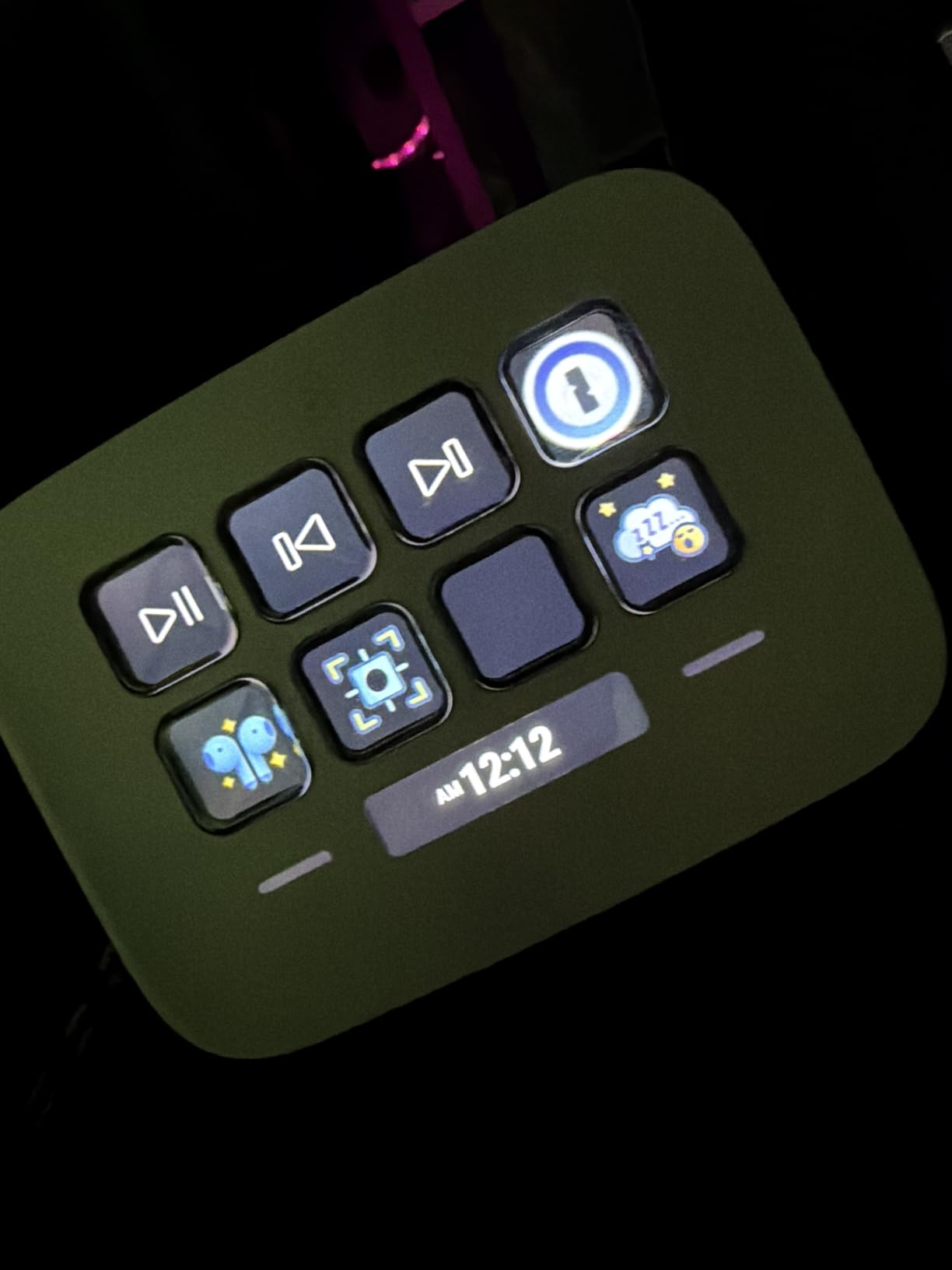 Elgato Stream Deck Neo, 8 Customizable Keys, 2 Touch Points | Automates repetitive tasks, Compatible with Zoom, Teams, Office apps, Smart home control, Zero-plastic packaging customer photo 1