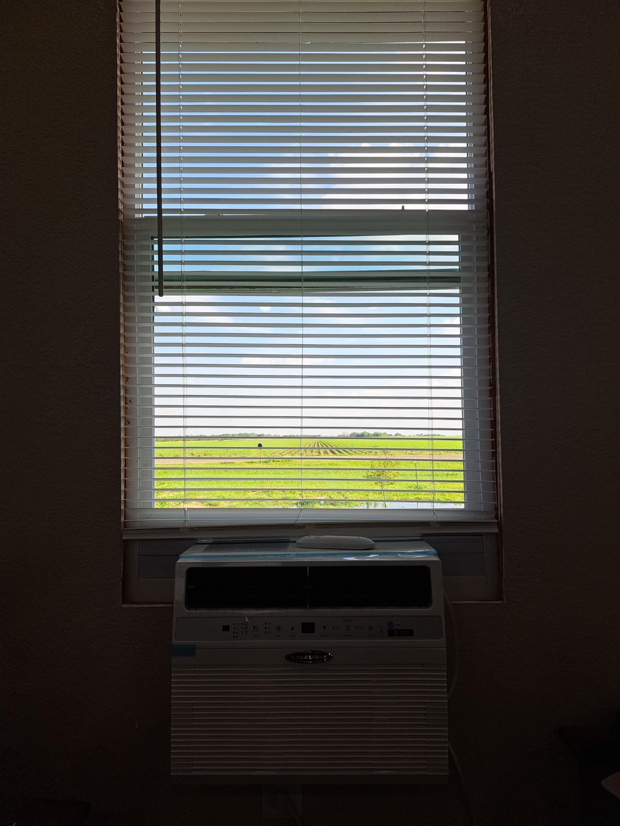 Soleus Air 10,000 BTU Over-the Sill Saddle Hybrid Air Conditioner w/Heat: Wi-Fi Enabled, Quiet Operation, Window View Friendly (Up to 12.5