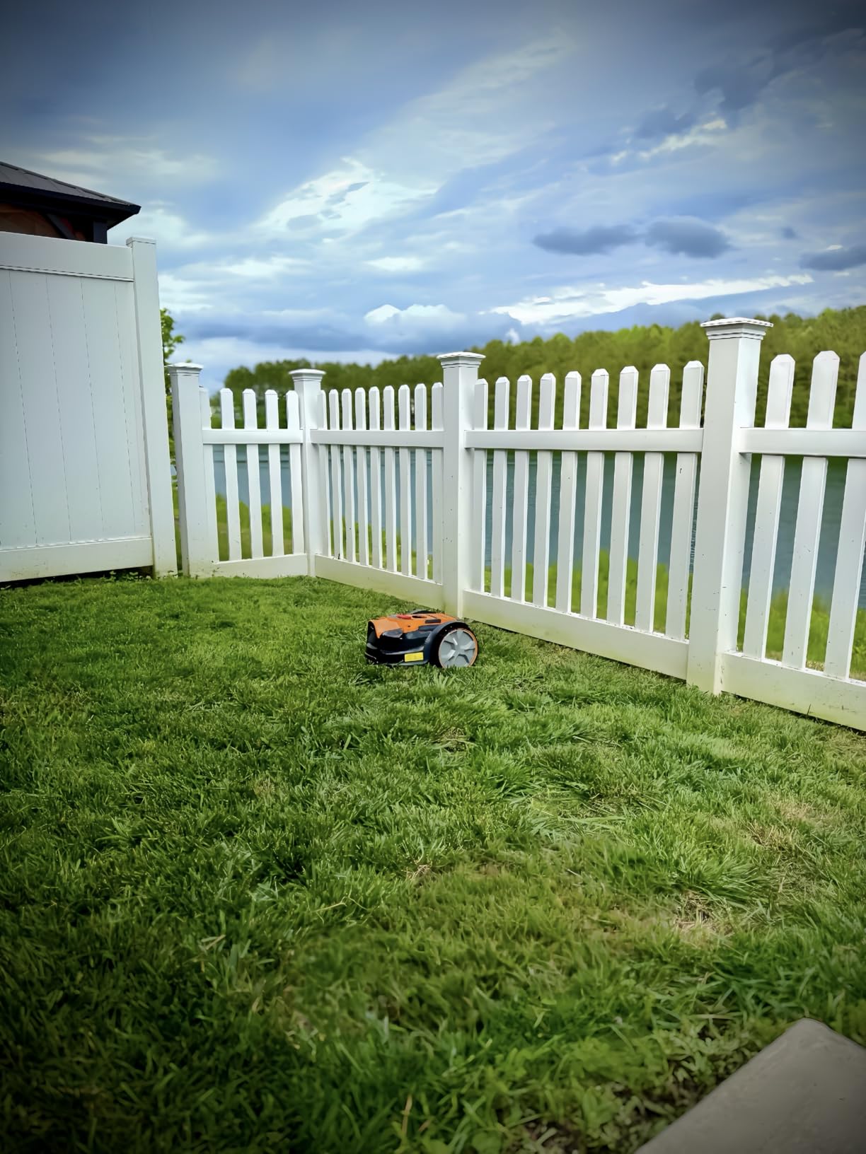 LawnMaster OcuMow Perimeter Wire Free Robot Lawn Mower Cuts Small Lawns 1000-2000 Square Feet with Optical Navigation, Obstacle Avoidance, Low Noise and No Go Functiont customer photo 1
