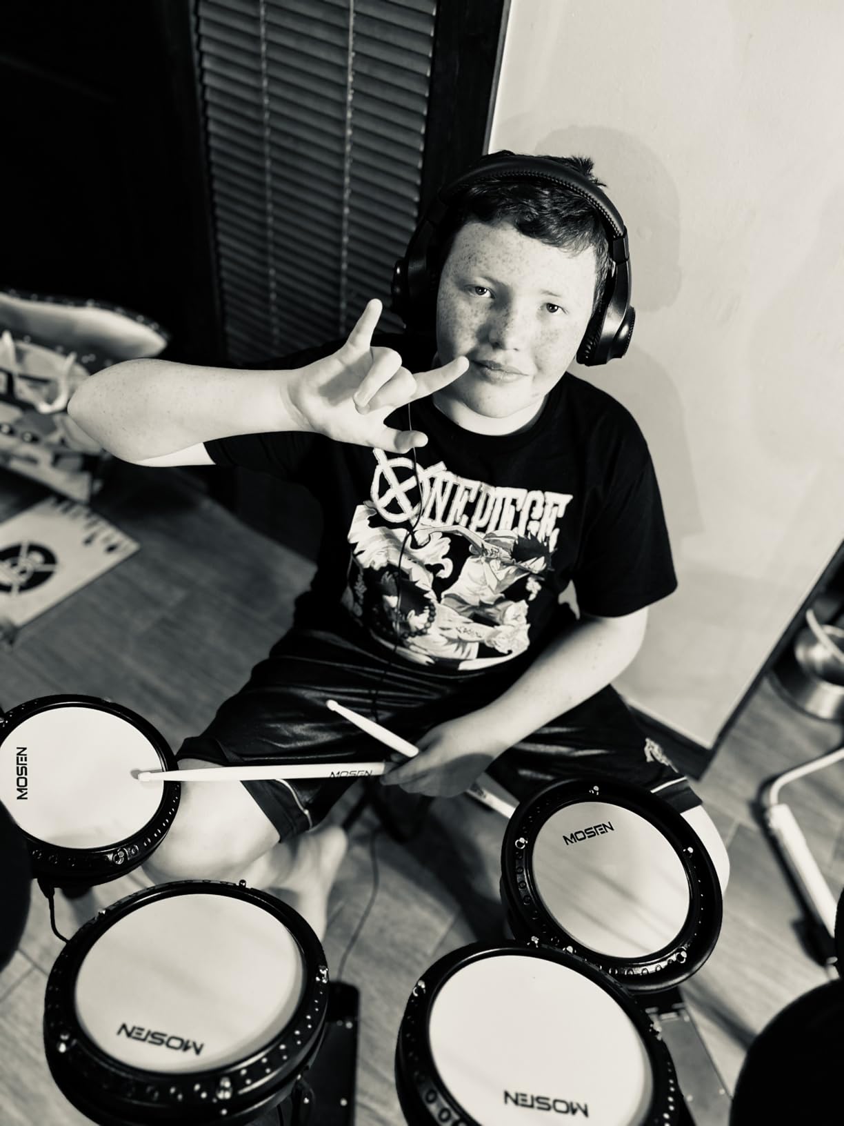 MOSEN Quiet Electric Drum Set Beginner, 195+ Sounds & 25 Drum Kits, MED-X3 | 4 Quiet Mesh Drum Pads, Cymbals, Sticks, Headphones, Kick Pedal & Usb Midi, Ideal For Home Practice customer photo 2