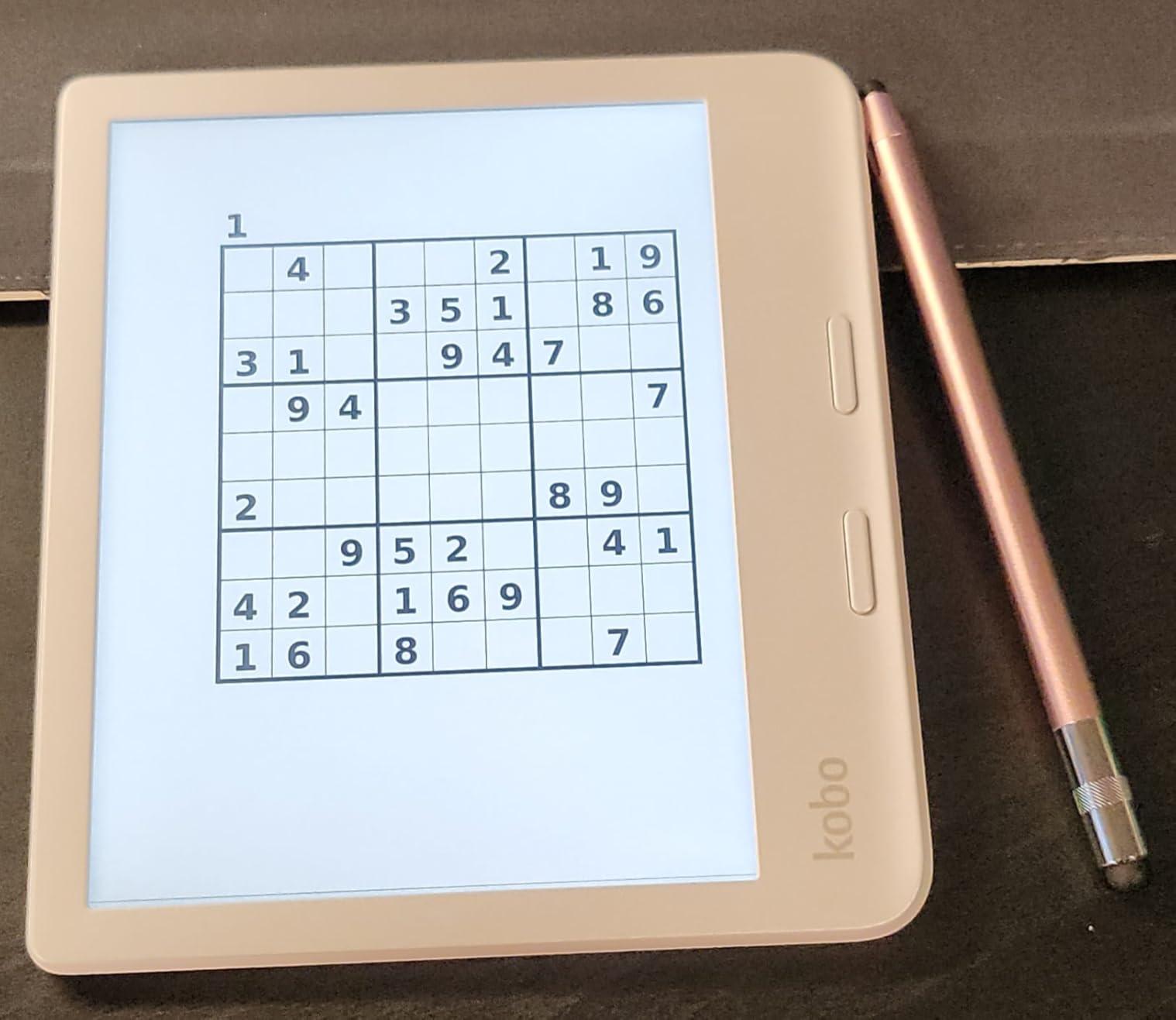 Kobo Libra Colour | eReader | 7” Glare-Free Colour E Ink Kaleido™ 3 Display | Dark Mode Option | Audiobooks | Waterproof | White customer photo 2