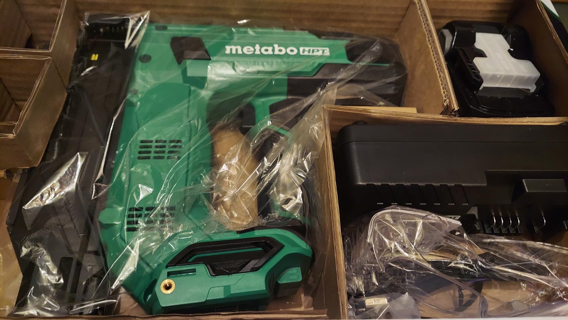 Metabo HPT Brad Nailer, 18 Gauge Cordless, 18V Kit, NT1850DG (2.0Ah Battery) customer photo 1