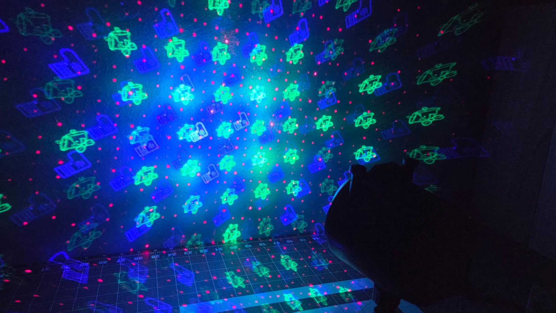 Outdoor Laser Projector Lights, RGB Firefly Light Show for Backyard Parties & Gatherings, IP65 Waterproof, 270° Adjustable, 10 Color Modes + 3 Changeable Holiday Cards(Halloween/Snowflake/Christmas) customer photo 1