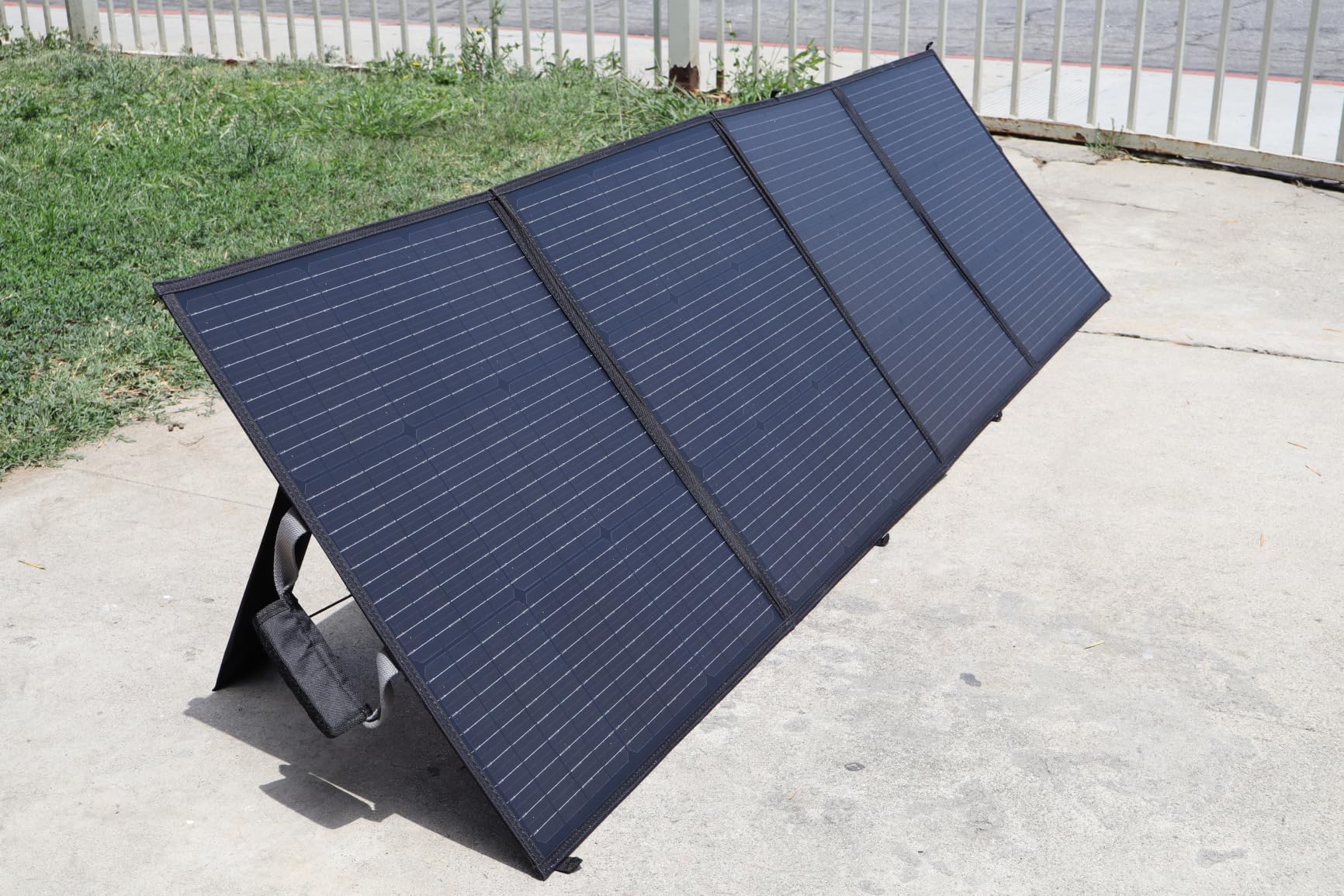 220W Portable Solar Panel 40V Folding Solar Panel for Power Station customer photo 2