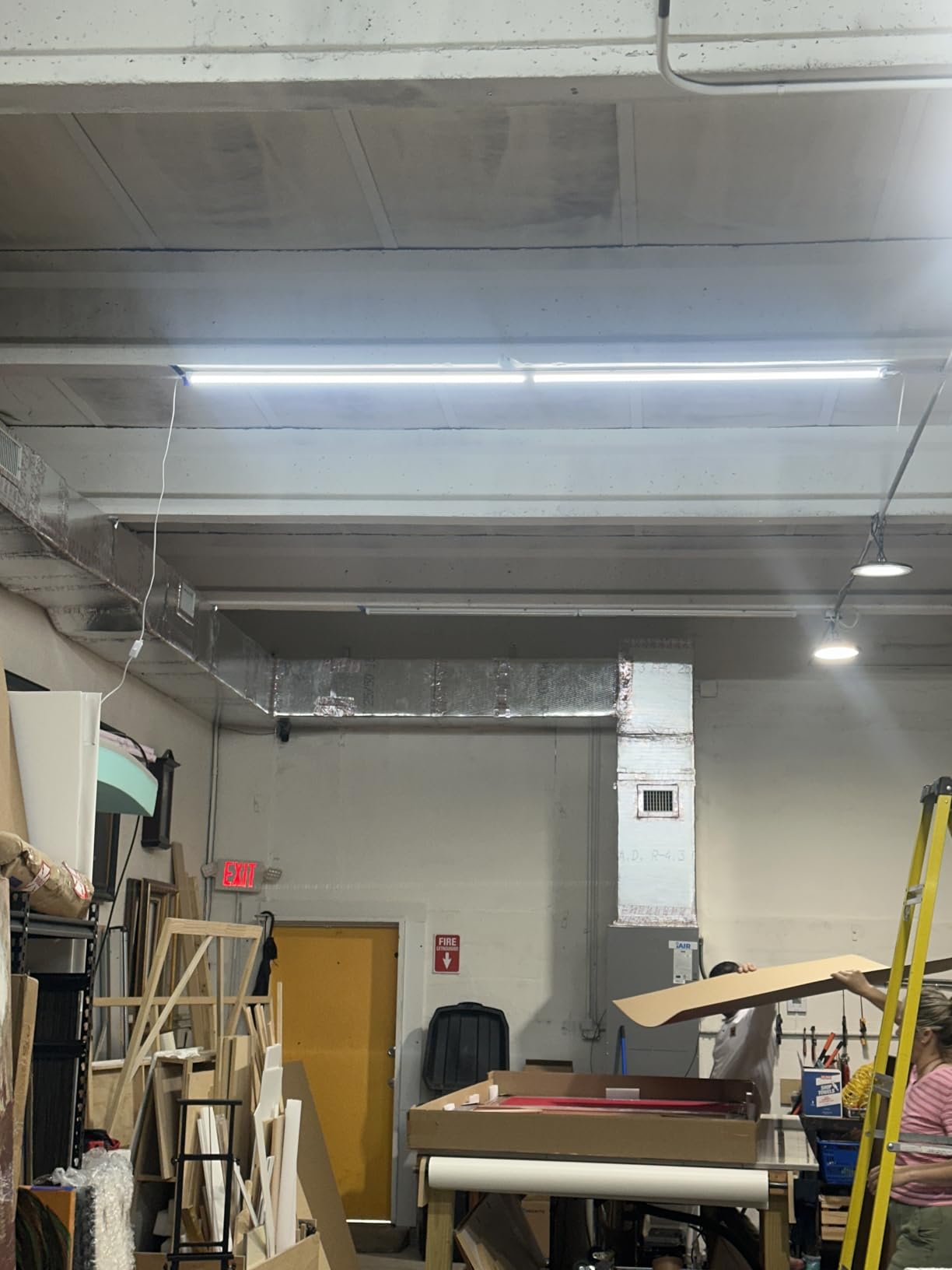 XLNYUUI Led Shop Lights, 4FT LED Light 50W 6500K 7000LM Daylight,Led Garage Light,Linkable Clear Cover Integrated V-Shape for Garage Warehouse Workbench Workshop(4-Pack) customer photo 2