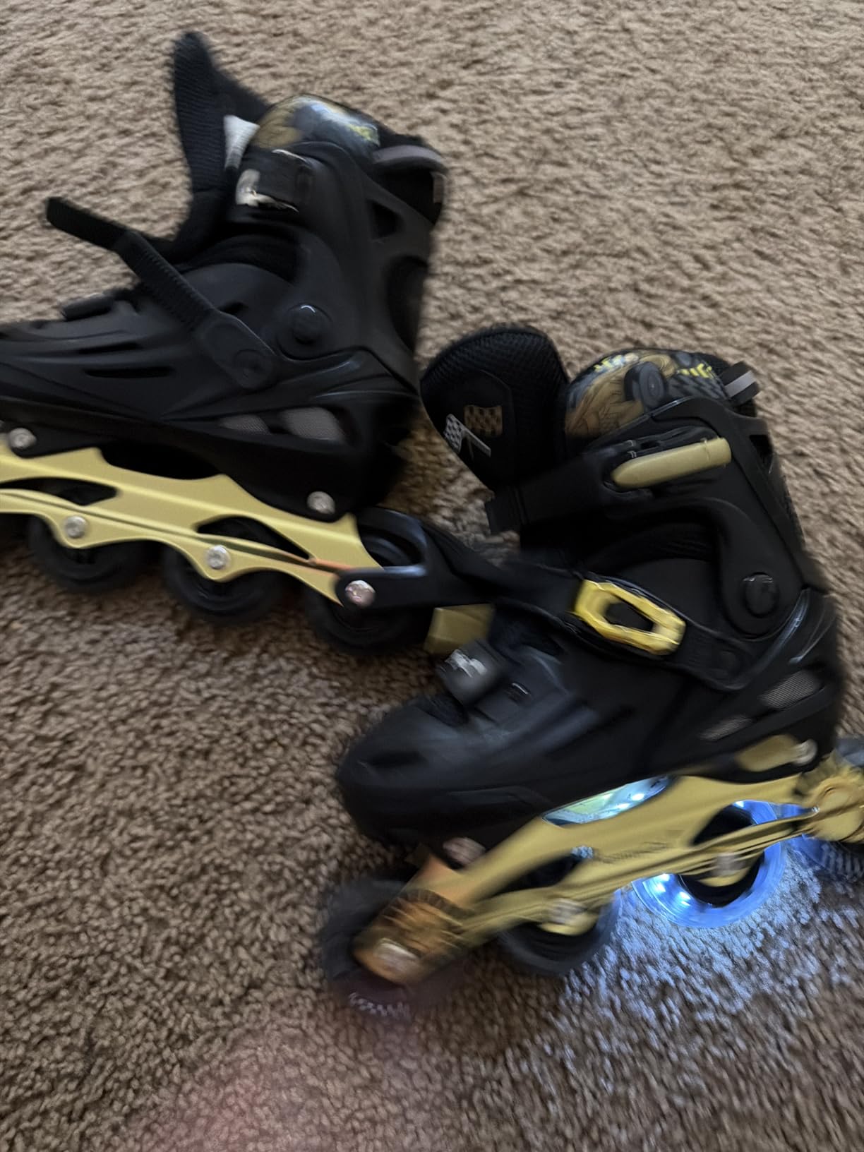 MammyGol Inline Skates for Boys and Girls Youth, 4 Size Adjustable Roller Skates with PU Flashing Wheels, Aggressive Inline Skates High Performance for Kids Age 6-12 customer photo 1