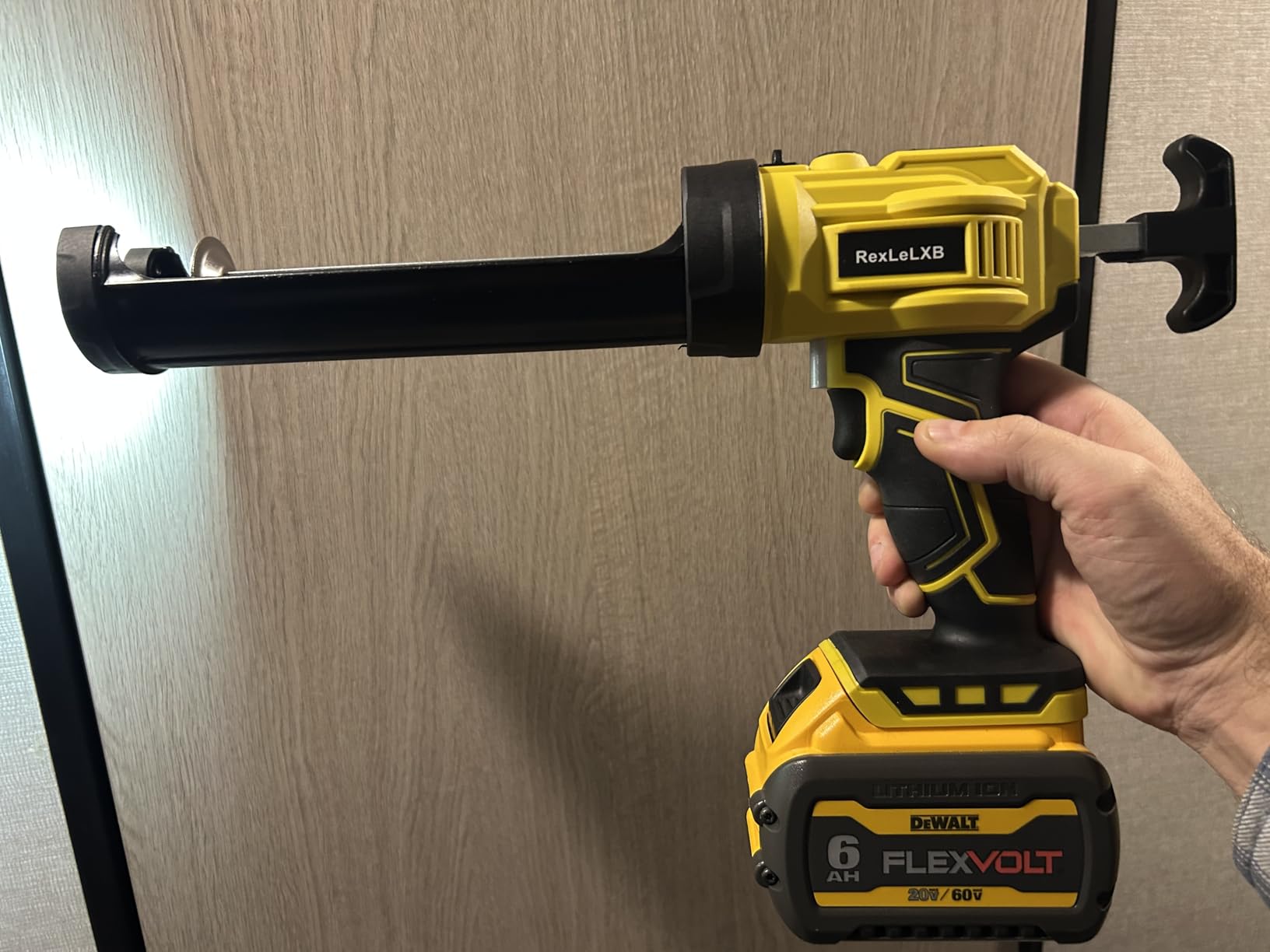Cordless Caulking Gun for Milwaukee 18V Battery, Electric Caulk Adhesive Gun with 450lm LED Light, 4 Adjustable Speeds, Drip-free Caulk Gun, 10oz/300ml Caulking Tool for Filling, Sealing(No Battery) customer photo 1