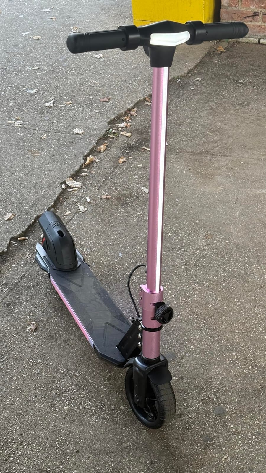 Aluminum Foldable Electric Scooter for Kids, with Bright Front LED Lights, Shining Pedal, LED Display, Dual Brakes 200W Motor Kids Electric Scooter, UL2272 Certified customer photo 1