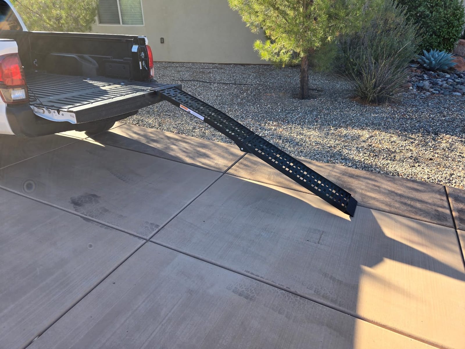 7.5FT Aluminum Motorcycle Ramp, 1PC ATV Loading Ramps for Pickup Trucks | 750LBS, Anti-Slip, Safety Straps, Lightweight with Handle, Foldable for Storage, Tool-Free Assembly, for Lawn Mowers/Dirtbike customer photo 1