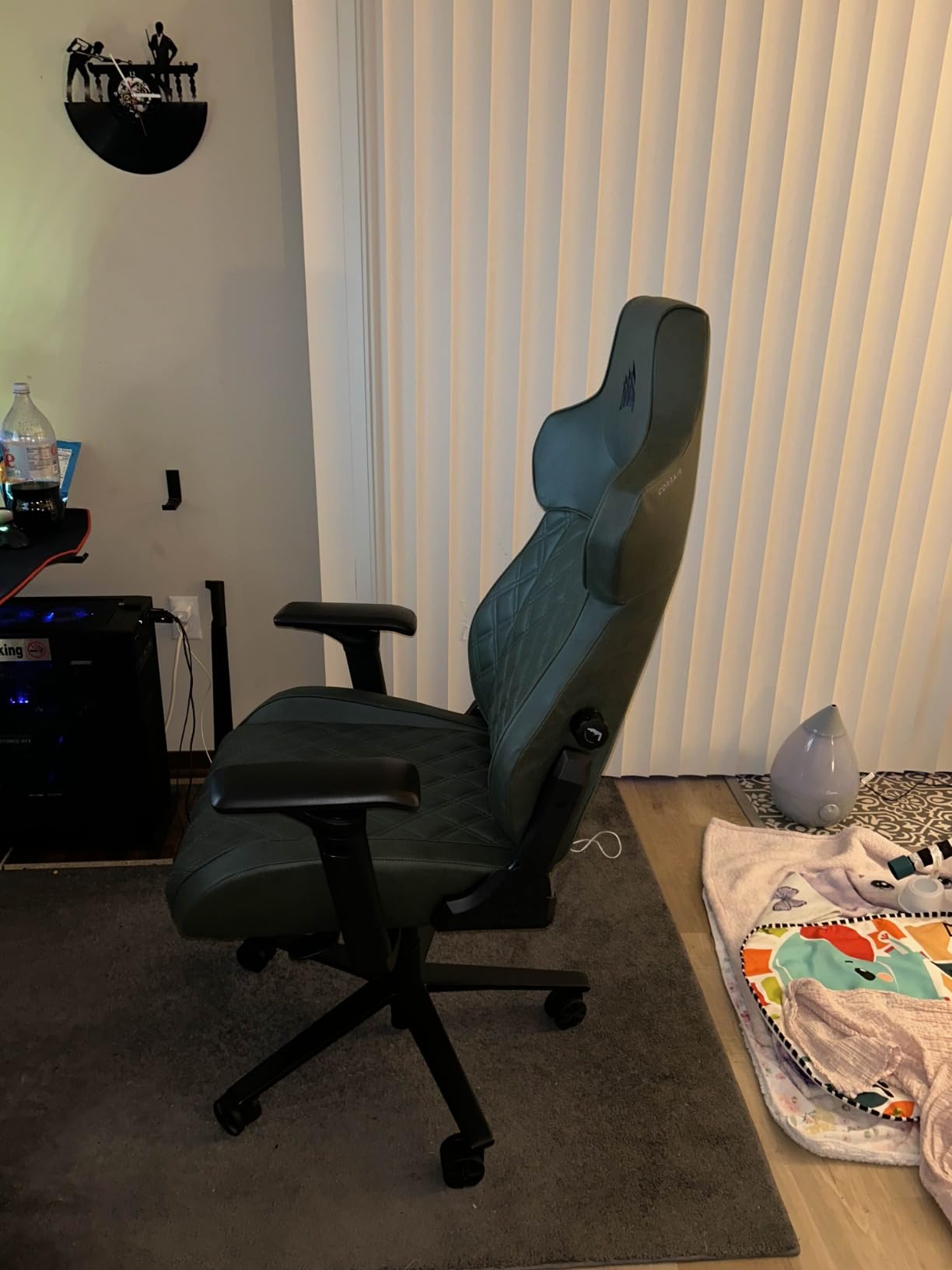 Corsair TC500 Luxe Gaming Chair - Premium Breathable Fabric - Wide Seat - Five-Way Adjustable Armrests - Adjustable Built-in Lumbar Support - 90-135 Degree Recline customer photo 1