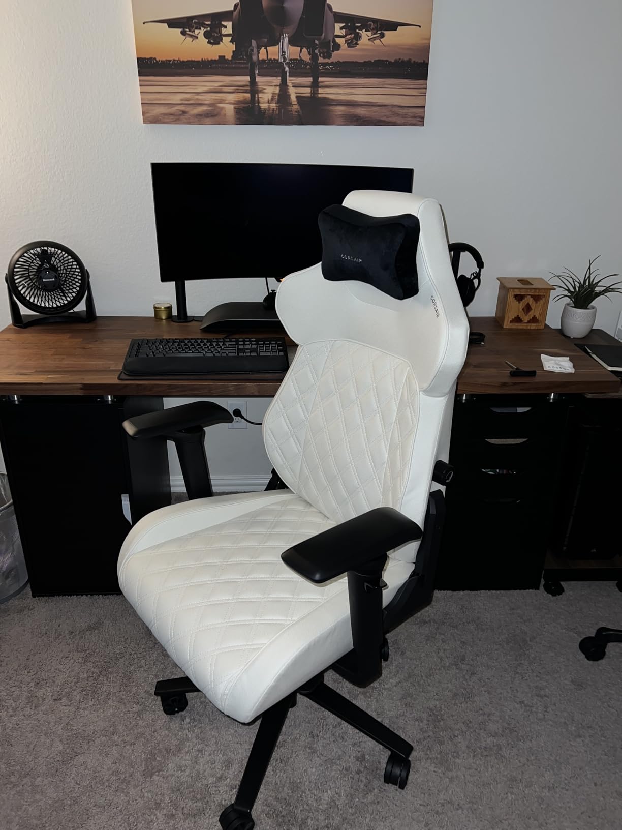 Corsair TC500 Luxe Gaming Chair - Premium Breathable Fabric - Wide Seat - Five-Way Adjustable Armrests - Adjustable Built-in Lumbar Support - 90-135 Degree Recline customer photo 2