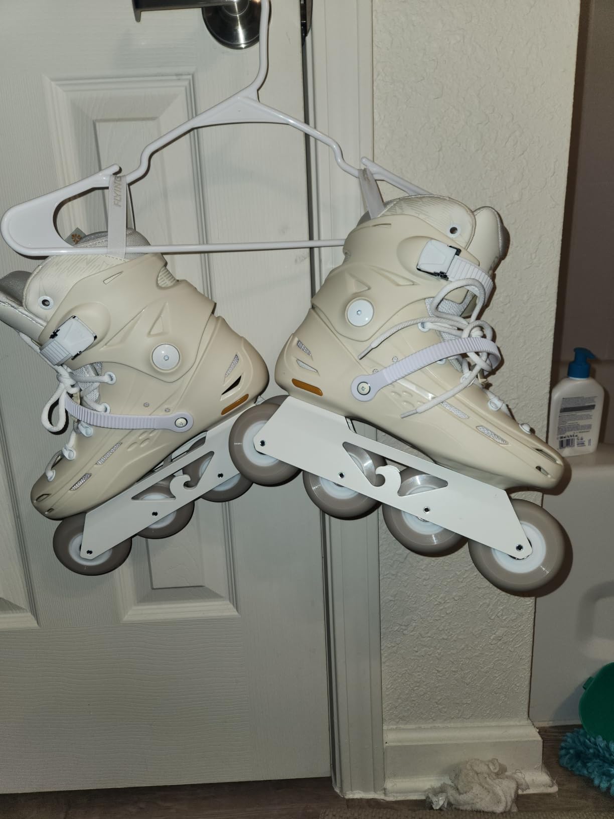 FlyingEagle F4 Raven Inline Skates, Urban Rollerskates for Men and Women | CNC Aluminium Frame, 85A Wheels, ABEC-7 Bearings, Vented Hard Shell, Removable Liner customer photo 1