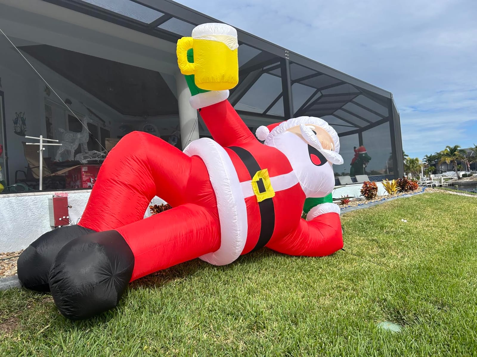 EAONE 12FT Christmas Inflatable Outdoor Decoration, Christmas Blow Ups Yard Decorations Giant Inflatable Santa Claus Lying Flat with Built-in LED Lights for Yard, Garden, Lawn, Home Xmas Holiday Decor customer photo 1