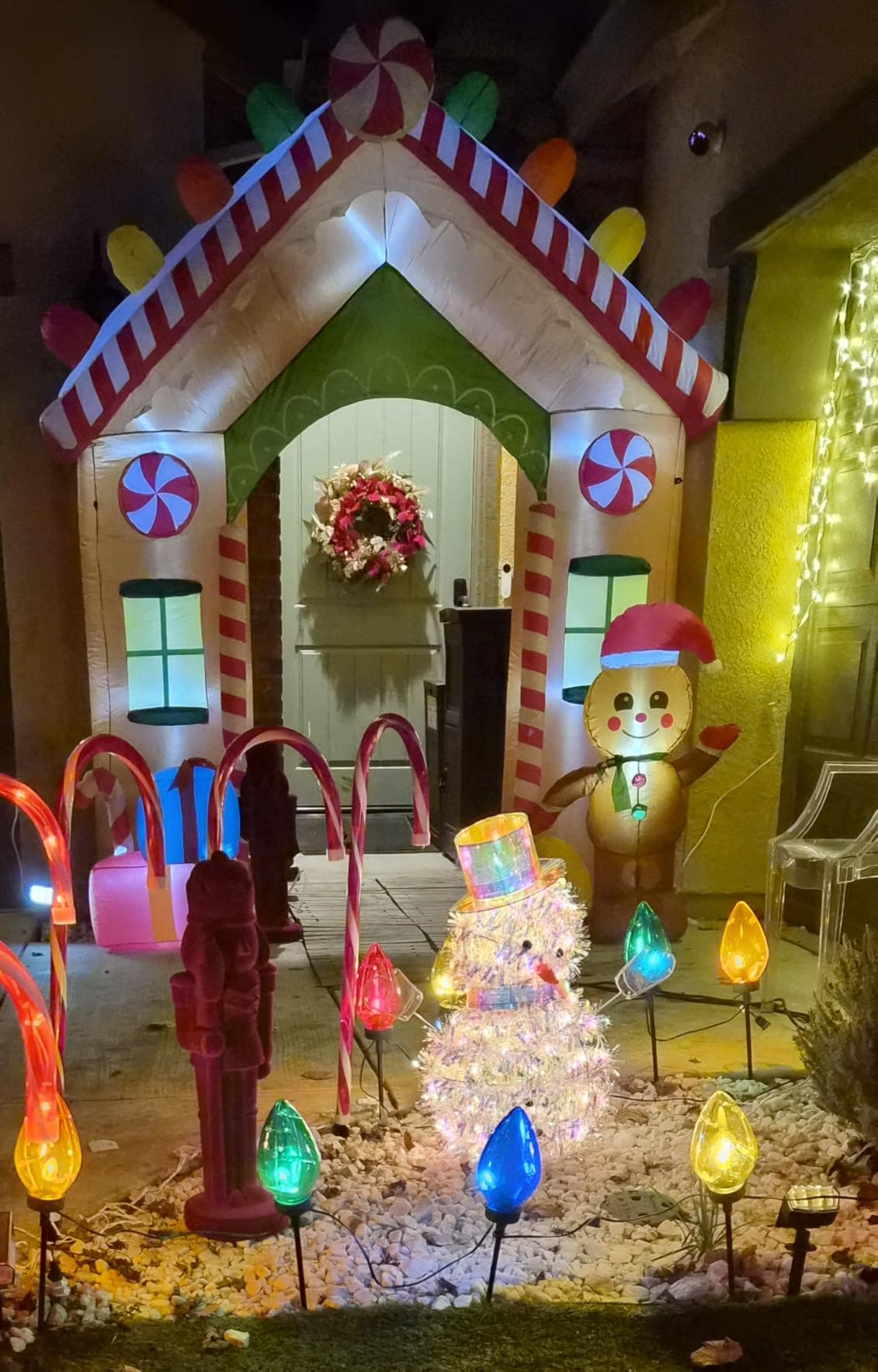 FunFanso 9 FT Christmas Inflatables Archway Outdoor Decorations, Gingerbread Man House Arch Blow Up Yard Decoration with Colorful Gift Boxes, Built-in LED Lights for Garden Porch Xmas Party Decor customer photo 1