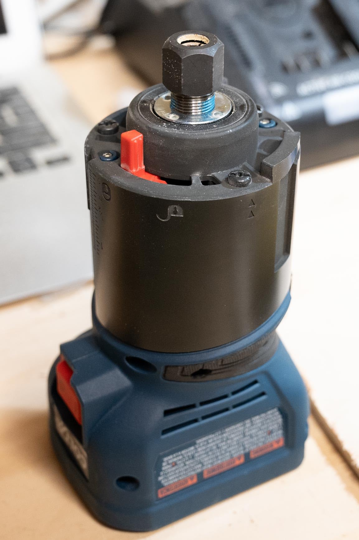BOSCH GKF18V-25N 18V Brushless Colt Palm Router, Cordless Power and Precision for Woodworking Projects - Includes Dust Extraction System and Variable Speed Control (Bare Tool) customer photo 2