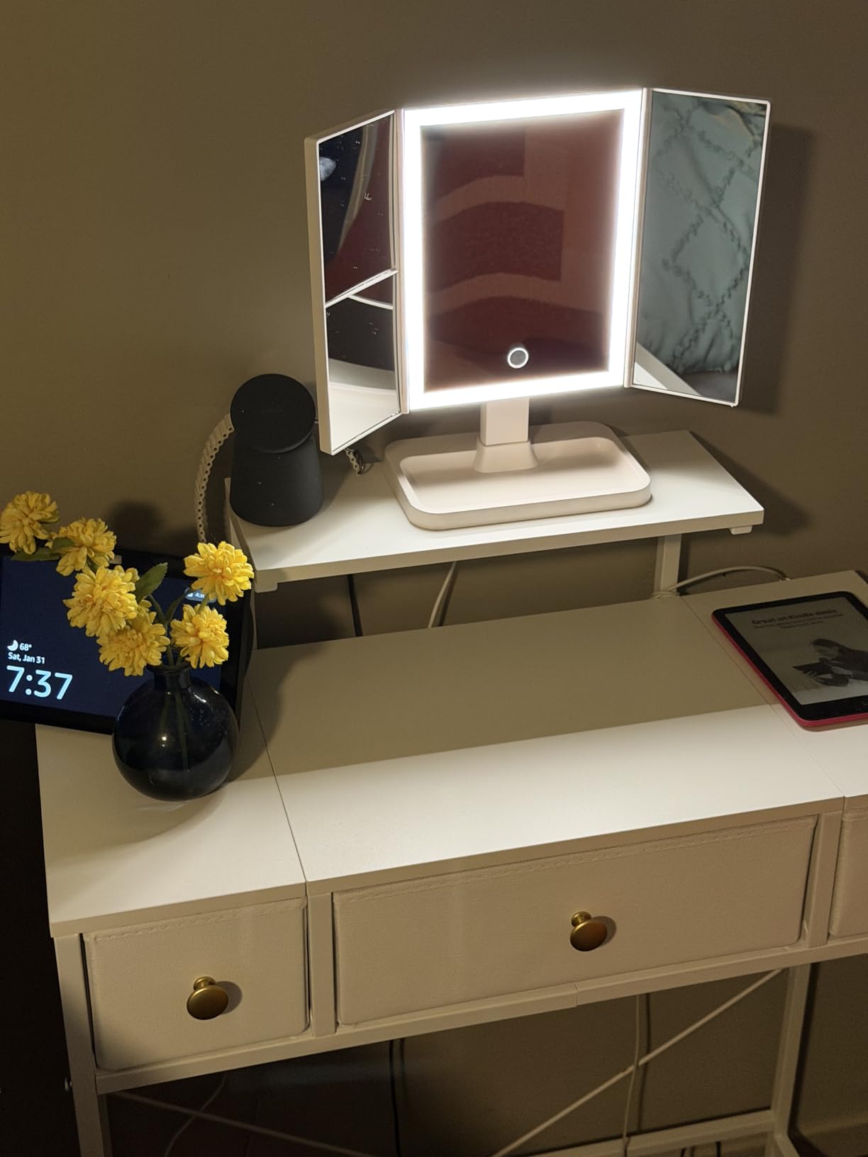 HIGDBFE Small Makeup Vanity Desk 27.5''W with Mirror and Lights, White customer photo 1
