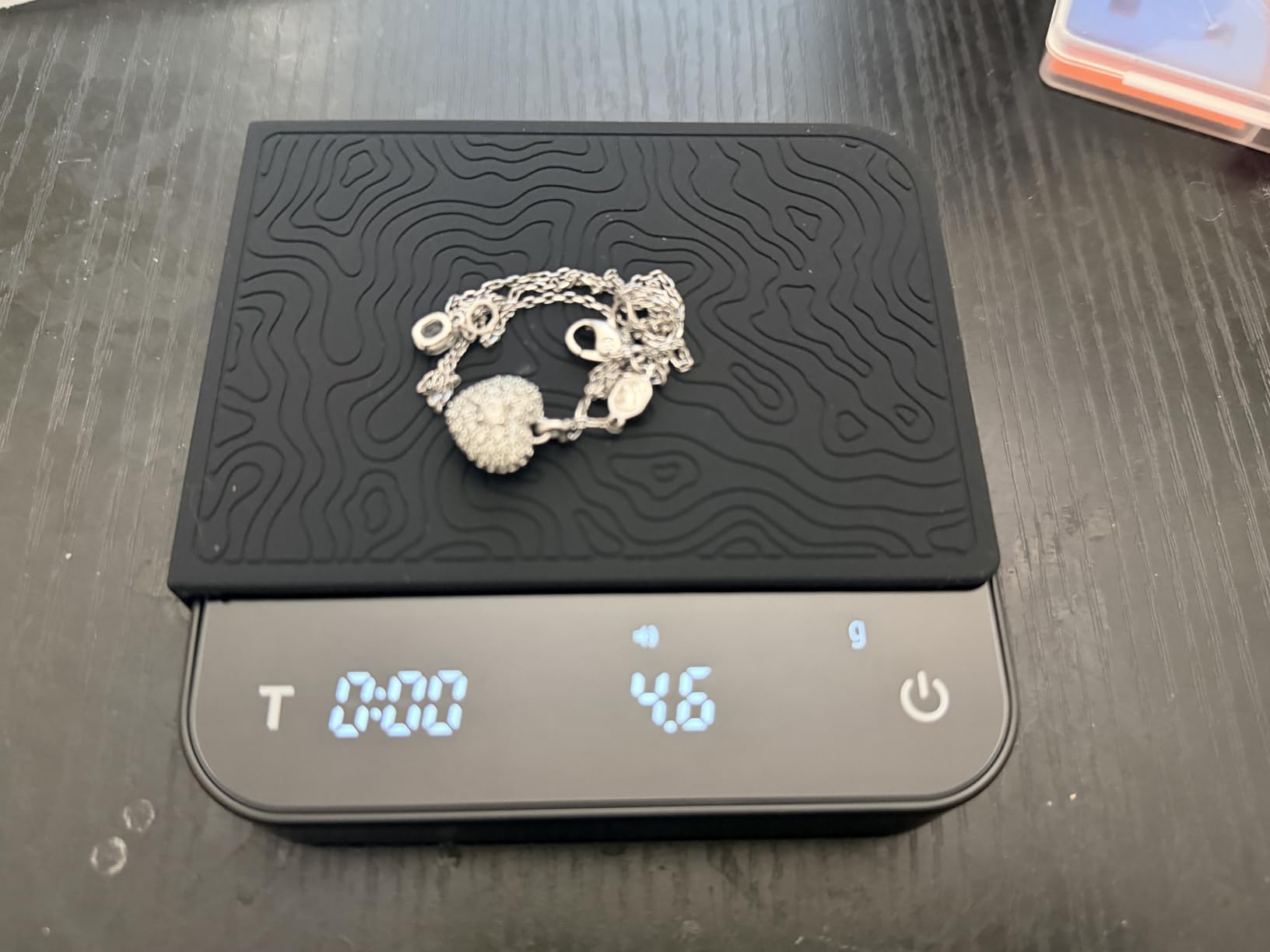 Mini Coffee Scale with Timer – Digital Barista Weight Scale with Designer-Patterned Tamper Mat, 0.1g High Precision, Portable & Rechargeable for Espresso, Pour Over, Drip, and Kitchen Brewing Use customer photo 1