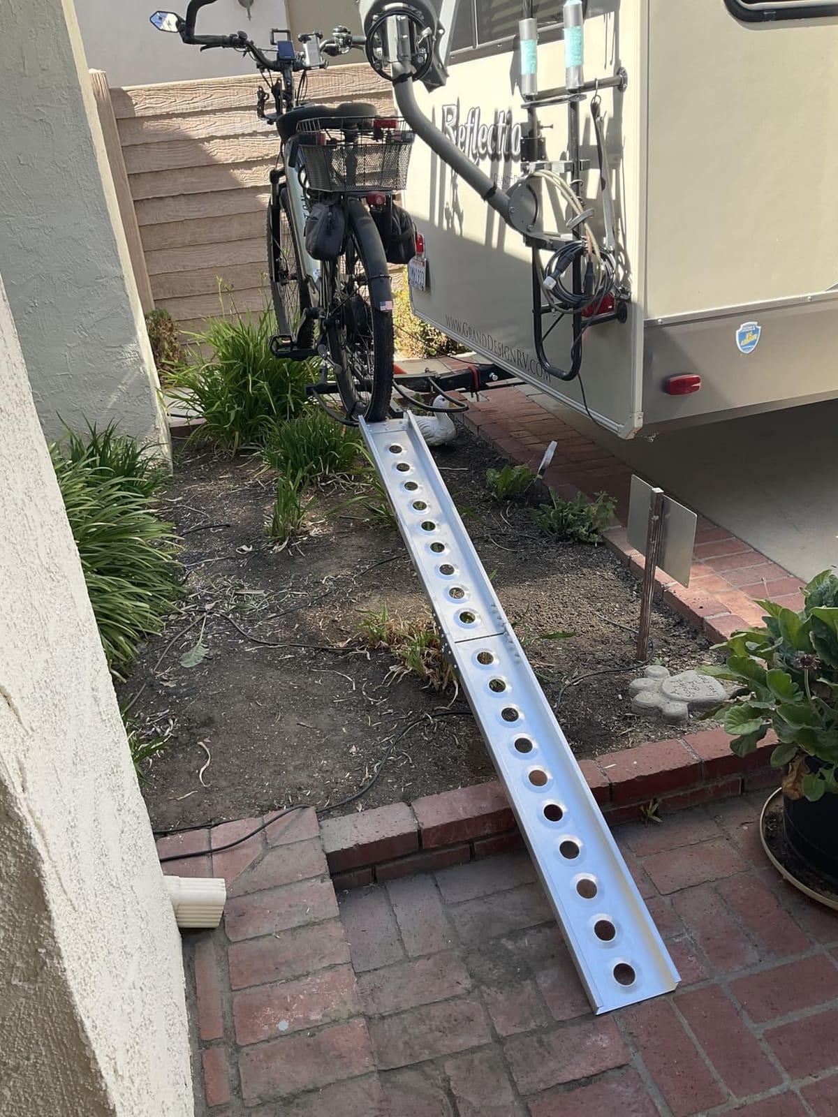 6FT Folding Motorcycle Loading Ramp, 440 lb Aluminum Ramp for Bikes | Non-Skid, Rustproof, Dirt Bike, E-Bike Truck Transport, Lightweight, Portable, Rubber-Coated Finger Tailgate Protection, 1 PC customer photo 1