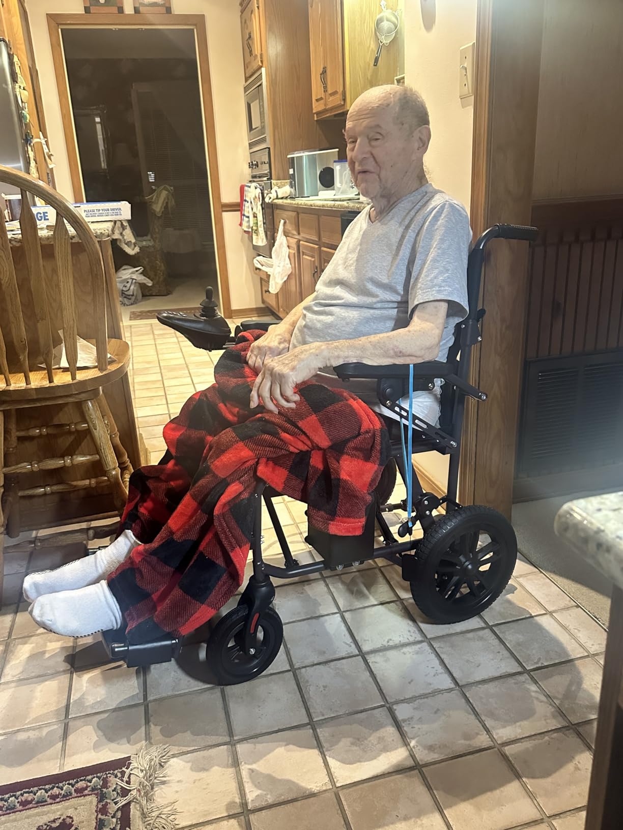 Premium Lightweight Foldable Electric Wheelchairs for Adults,Seniors | 15 Miles Long Travel Range,Sturdy,Durable,All Terrain,Motorized Wheelchairs for Indoor/Outdoor Use,300LBS Weight Capacity customer photo 1