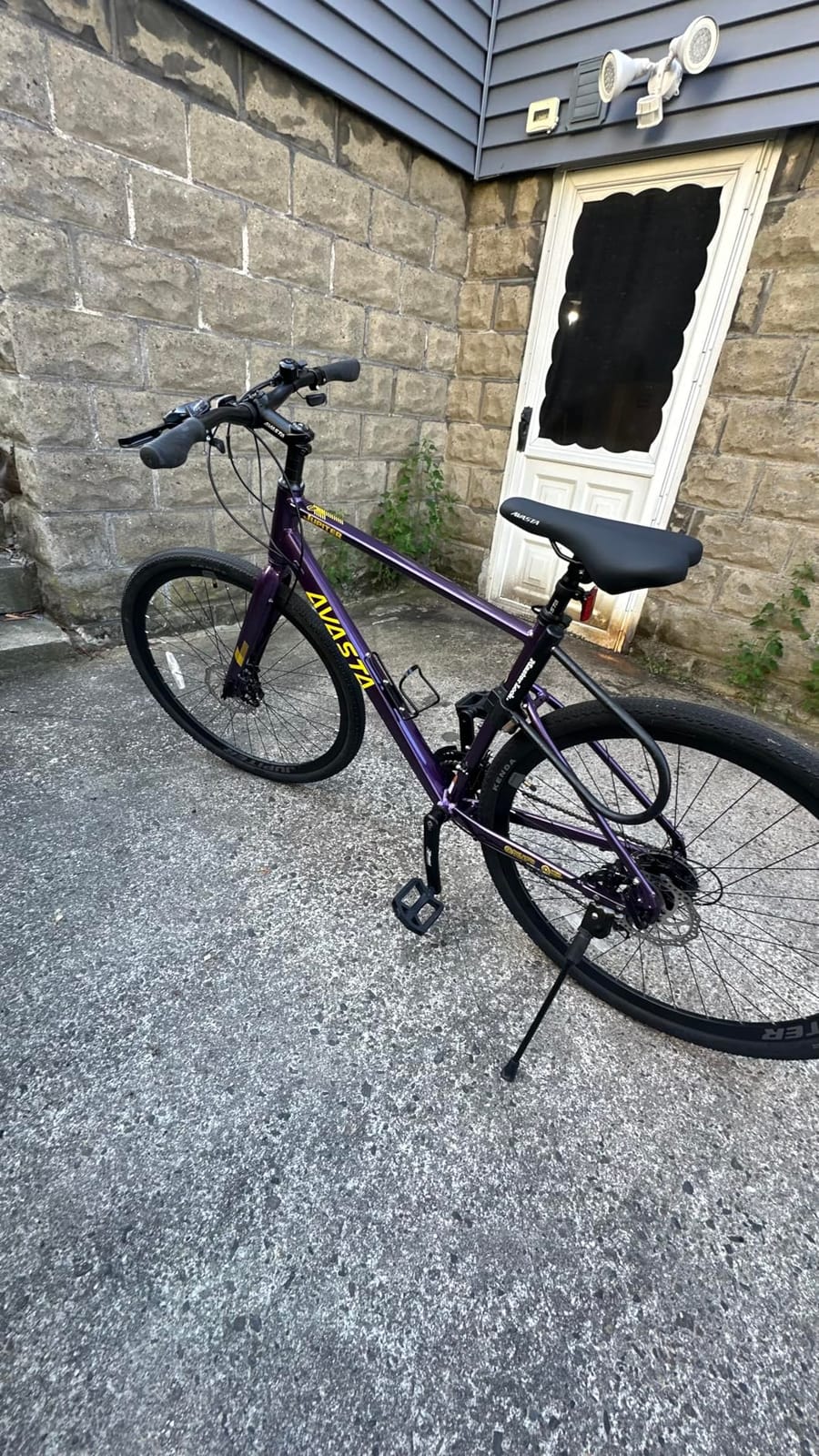 AVASTA Jupiter 17 19 Inch Frame Road Adult Hybrid Cycling Bike Bicycle | Lightweight Step-Over Aluminum Frame, 700C, 21-Speed Gearing for City Commuting, Dual Disc Brakes customer photo 2