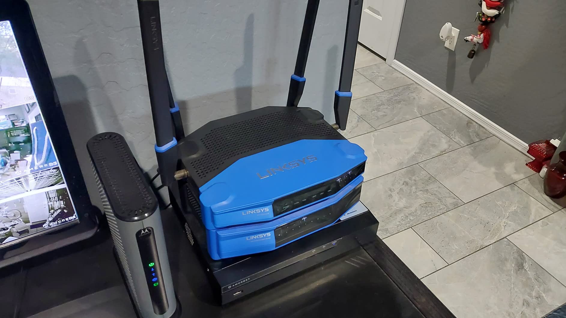 TP-Link Tri-Band AXE5400 Wi-Fi 6E Gaming Router 6-Stream, Archer GXE75 | 5.4 Gbps, 1x2.5G + 4x1G Ports, USB 3.0, Exclusive Acceleration, Gaming Port & Panel, RGB Lighting, EasyMesh, HomeShield customer photo 1
