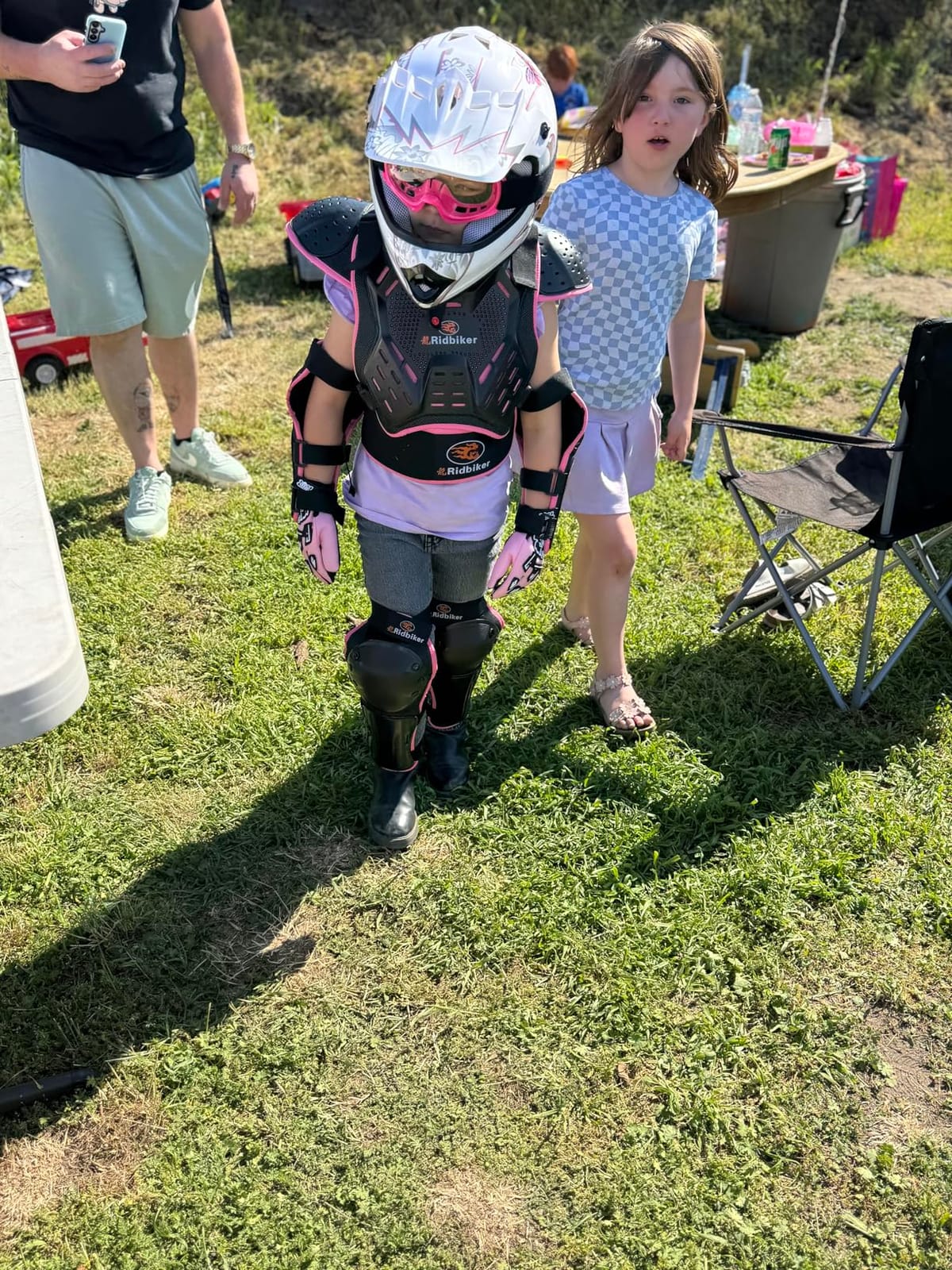 Kids dirt bike - 49cc Dirt Bikes Gas Mini Bike Kids Motorcycle, Upgrade Pit Bike Mini Motorcycle for kids, Off Road Tires, Front Rear Disc Brakes, Pull Start, Pocket Bike Gift for Child Teens, Pink customer photo 2