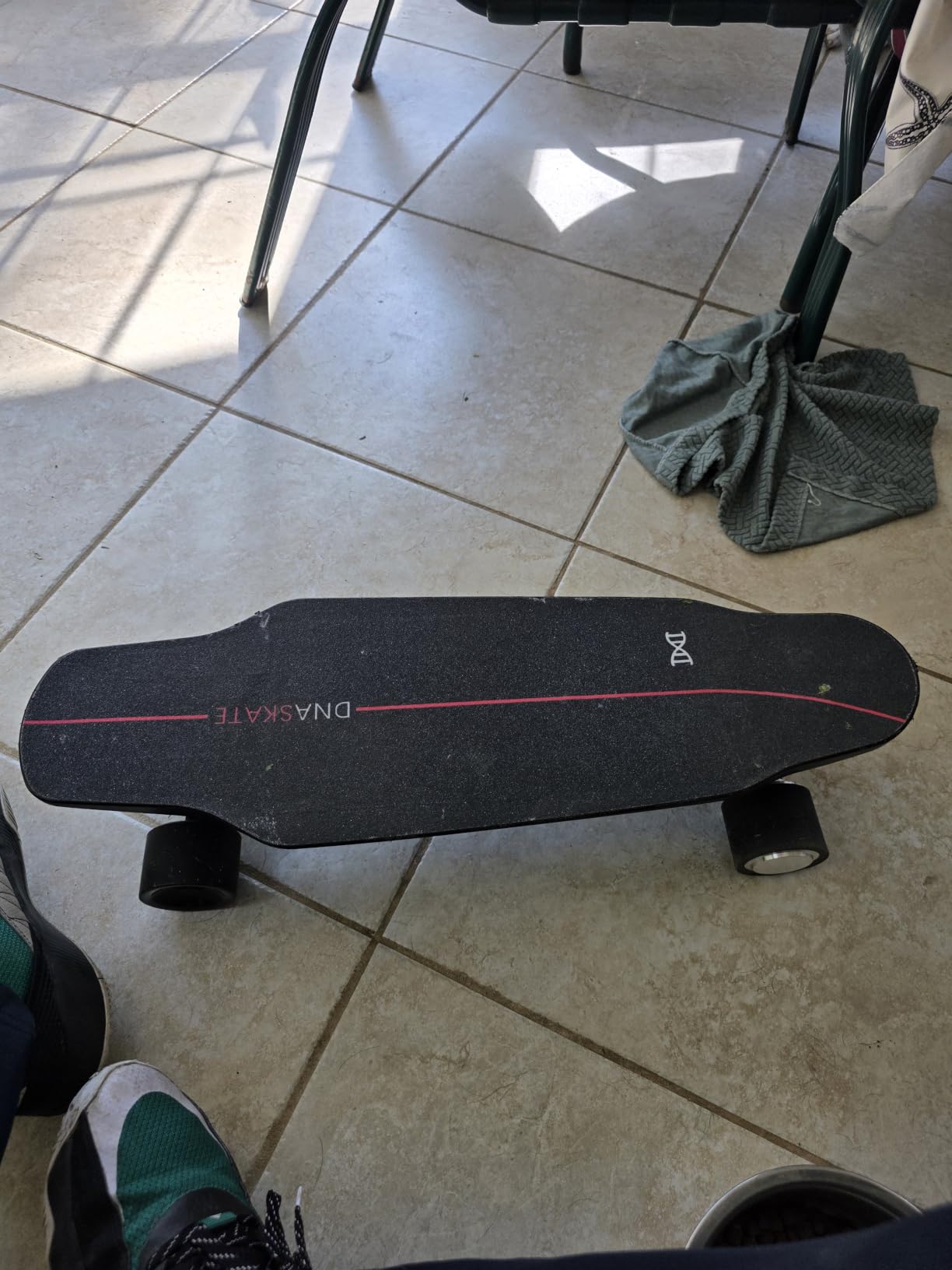 M8 Electric Skateboard with Remote, 15Mph Top Speed,9Miles Range,400 Hub-Motor, Skateboard for Adults &Teens customer photo 1