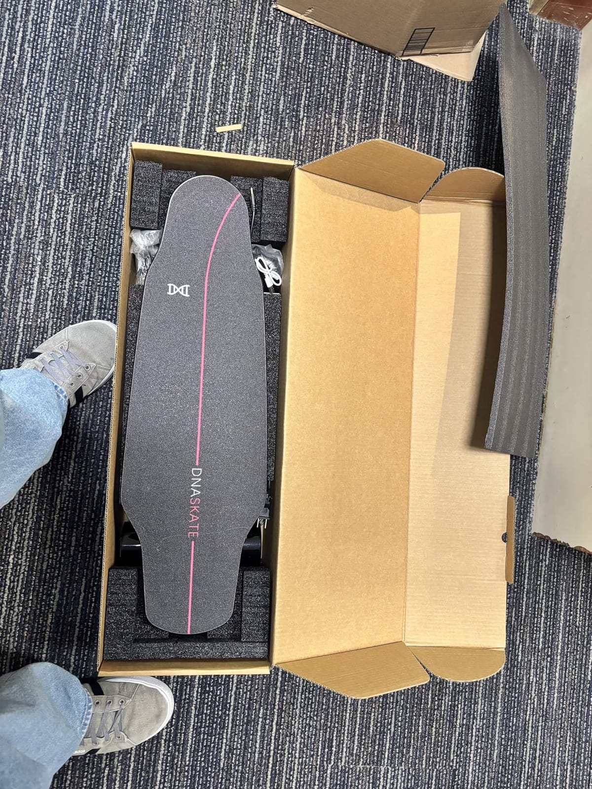 M8 Electric Skateboard with Remote, 15Mph Top Speed,9Miles Range,400 Hub-Motor, Skateboard for Adults &Teens customer photo 2