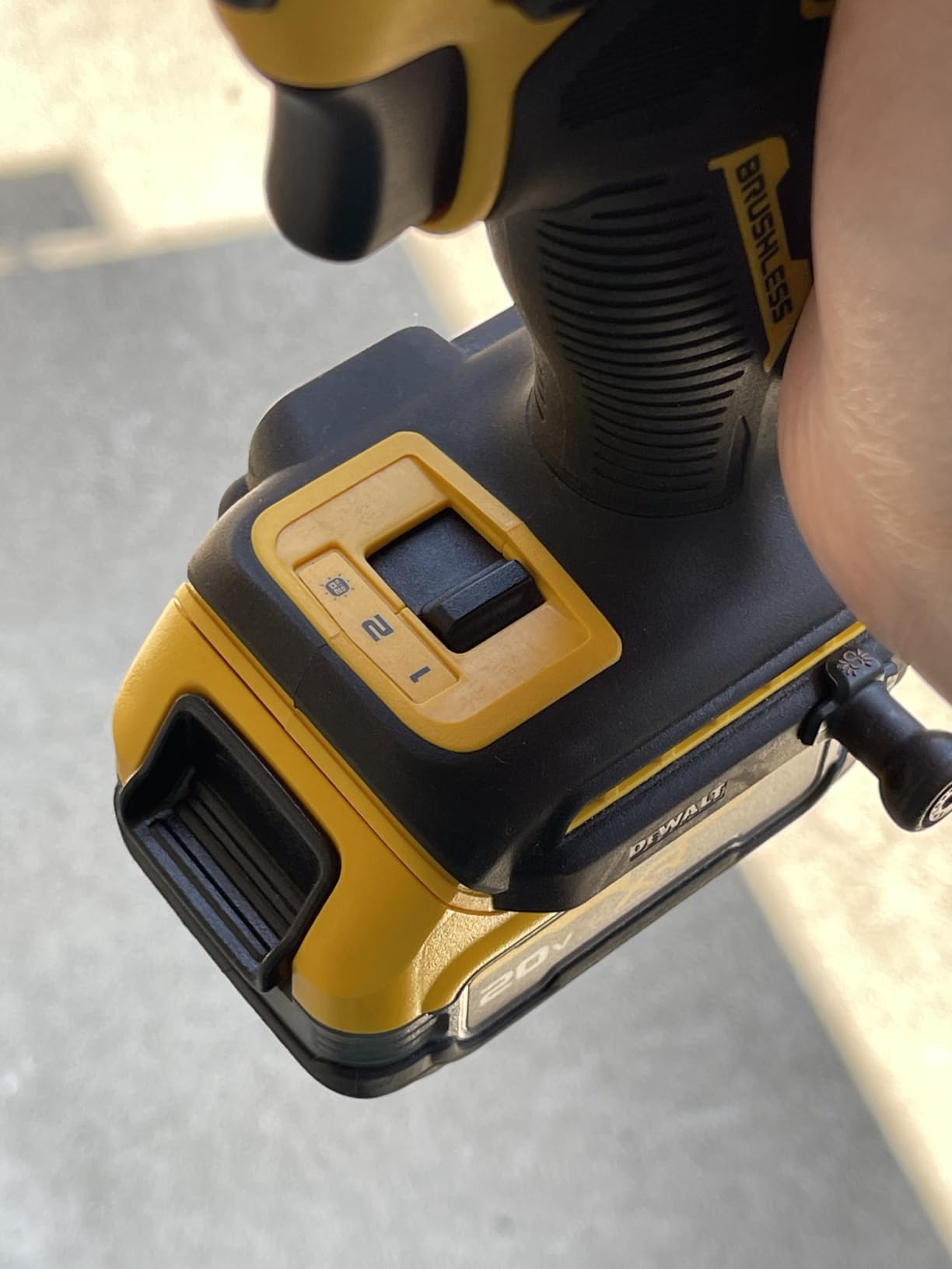 DEWALT 20V MAX 1/4 Inch Hydraulic Impact Driver (DCF870B), Quiet, Brushless, Tool Only customer photo 2