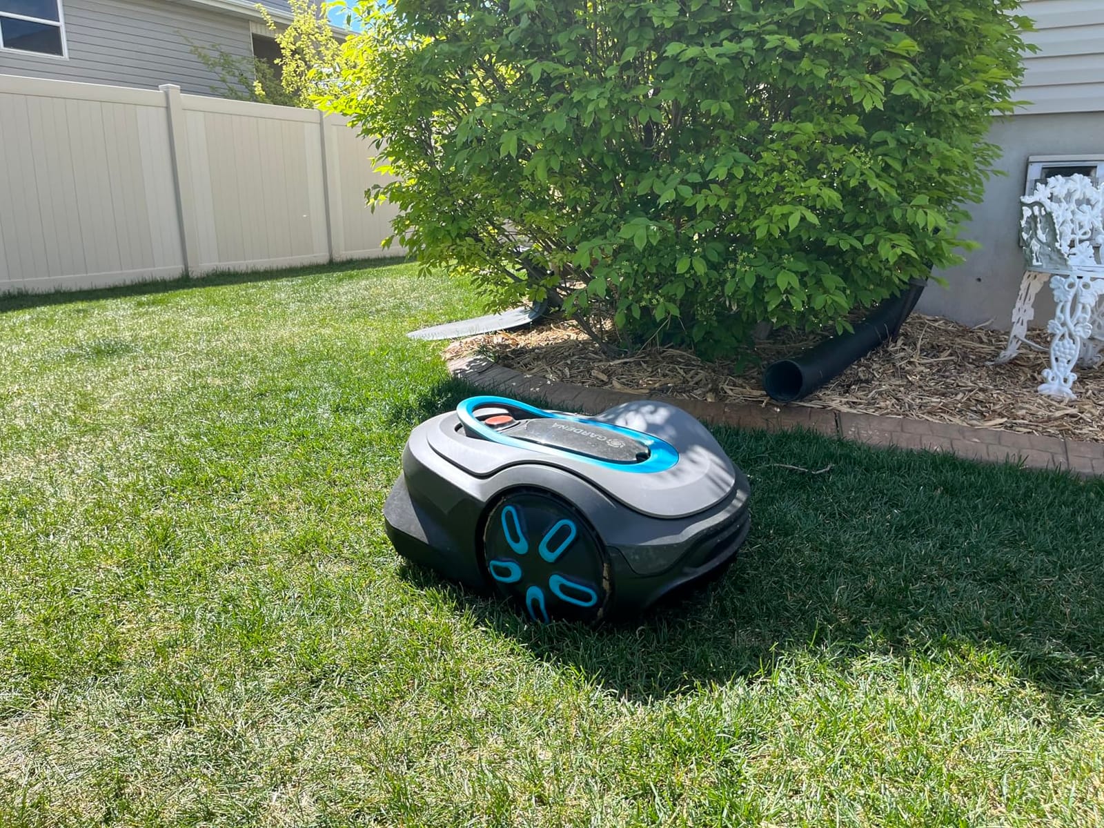 GARDENA SILENO Flex Robotic Lawn Mower, Cuts 1-4 in., 2025 in. - 15301 customer photo 2