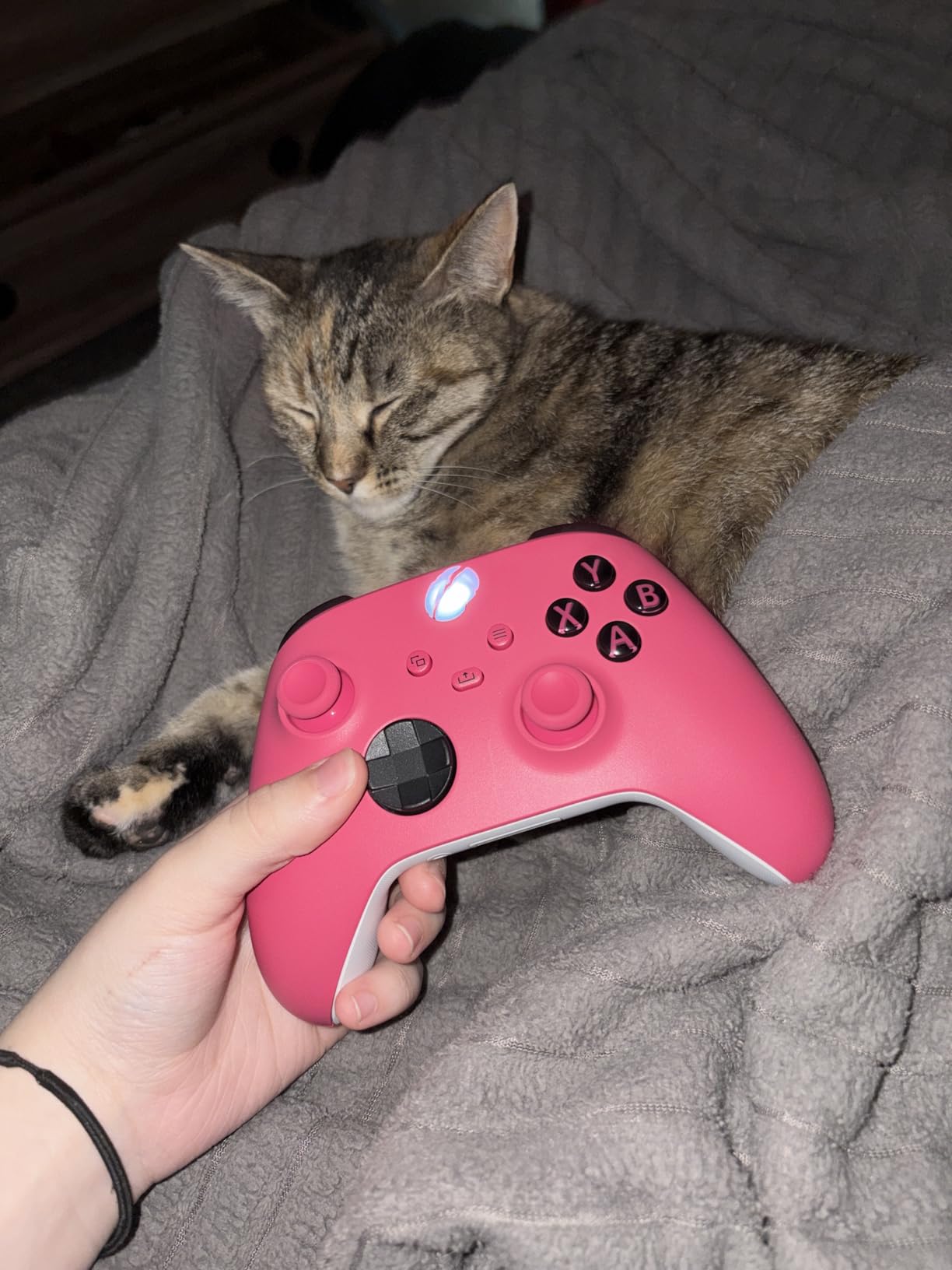 Xbox Wireless Gaming Controller | Deep Pink | Consoles, PCs, TVs, mobile, and more | Textured Grip | Wireless, Bluetooth, USB-C Connectivity customer photo 1