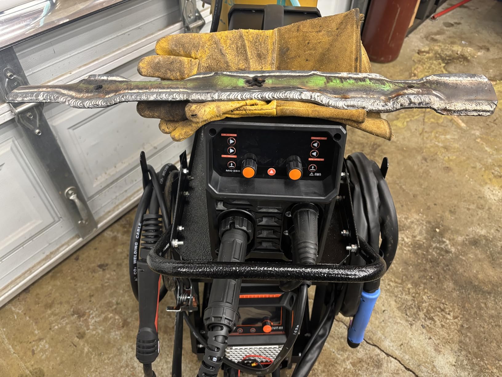 VEVOR Pro MIG Welder, 250A Pluse Mig Welding Machine, 5-in-1 Synergic Welder Machine MIG Pluse/Gas MIG/Flux Core MIG/Stick/Lift TIG, 110V/220V Dual Voltage Aluminum Mig Welder with LCD Screen Display customer photo 1