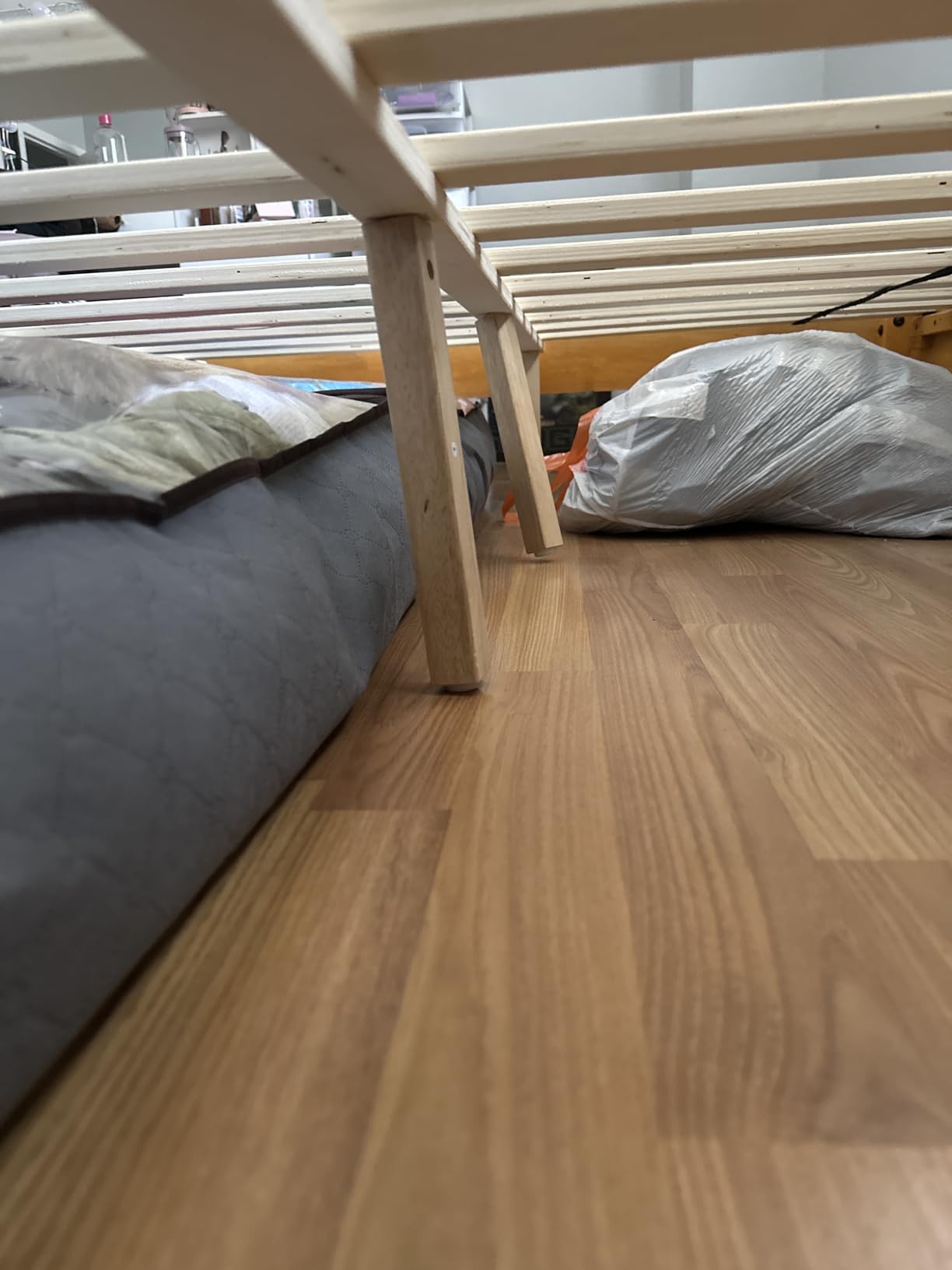 Yaheetech Queen Size Solid Wood Platform Bed Frame Low-Profile Dark Walnut customer photo 1