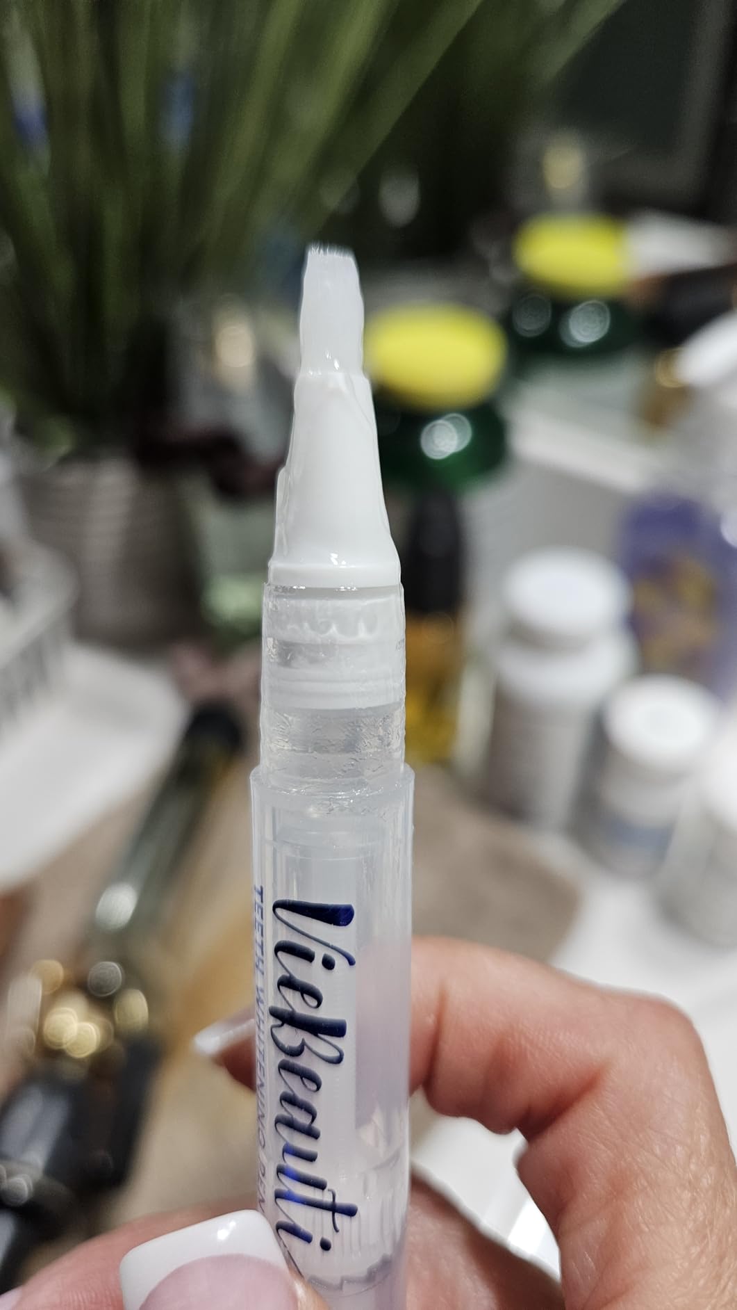 VieBeauti Teeth Whitening Pen Kit, 35% Carbamide Peroxide Gel, 5 Pack | Stain removal gel gentle on enamel | 4 whitening pens plus remineralizing pen for sensitive teeth | mint flavor customer photo 1