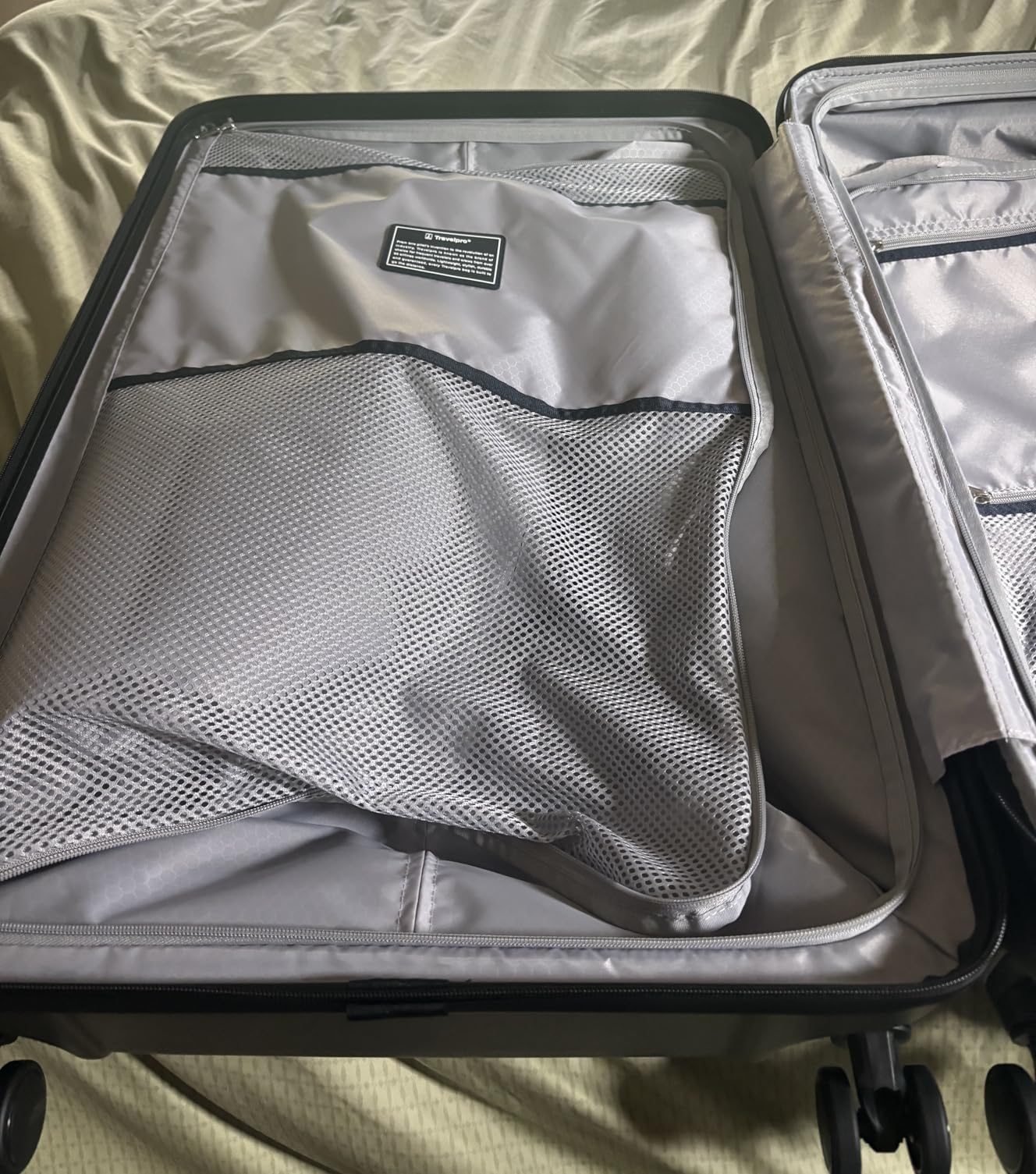 Maxlite Air V2 Hardside Expandable Carry-On, Green, 20-Inch customer photo 2