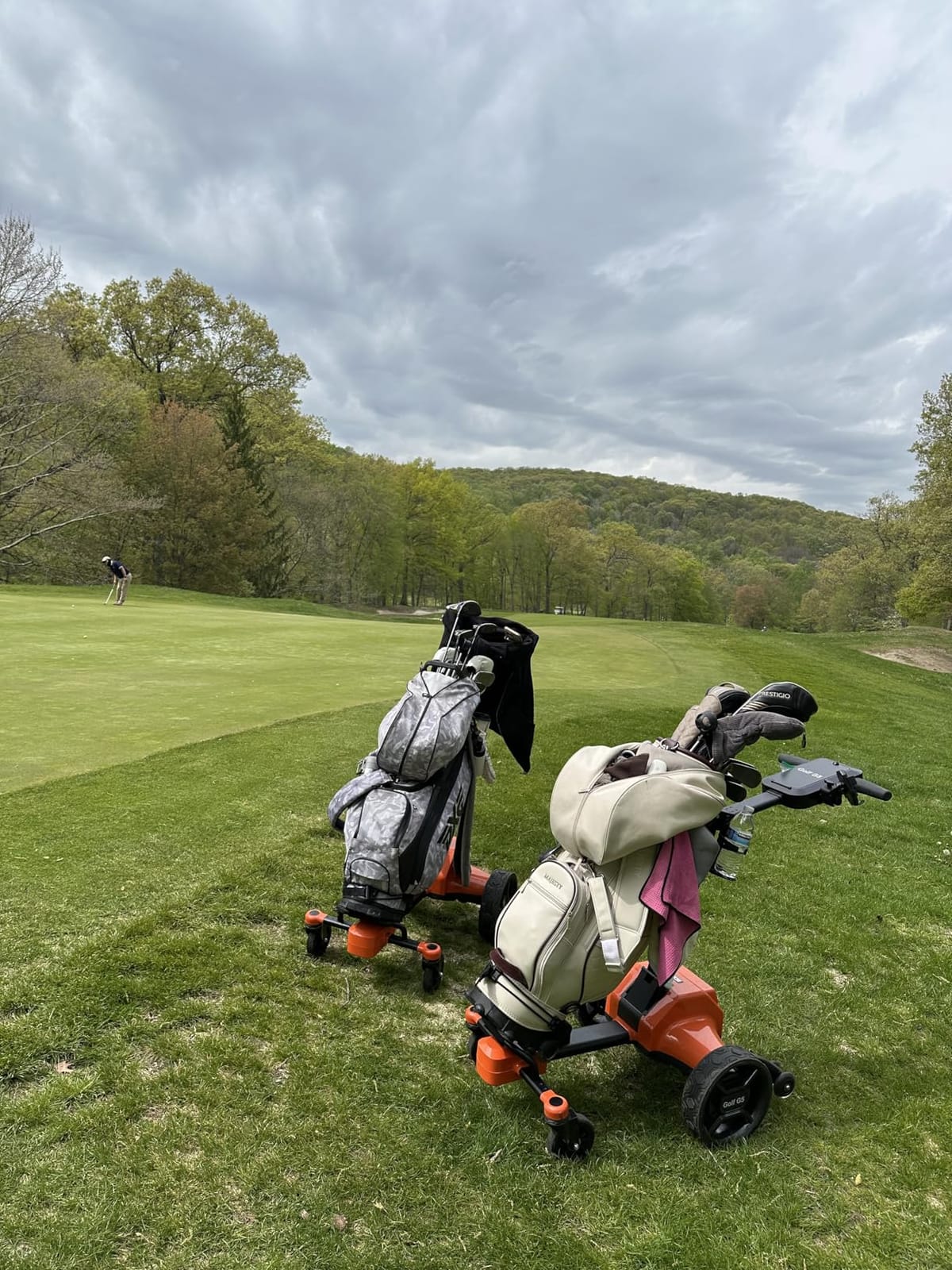 tianhong G5 Electric Golf Cart, Electric Golf Push Cart Auto-Follow You, 45 Hole Battery, All-Terrain Anti-Tipping, with Remote (APP/Manual Control), Foldable, Black+Orange customer photo 1