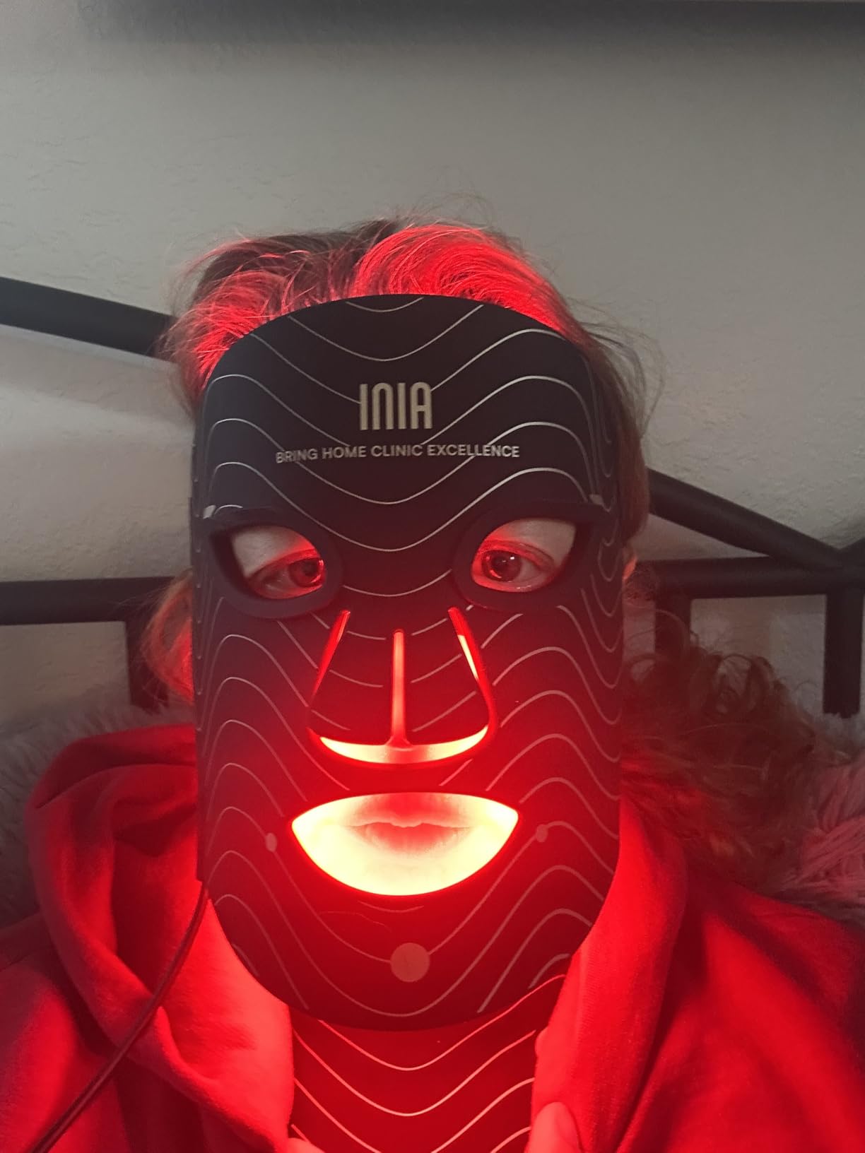 INIA Red Light Therapy Mask for Face, Neck & Chest, 850nm NIR, 4 Modes customer photo 1