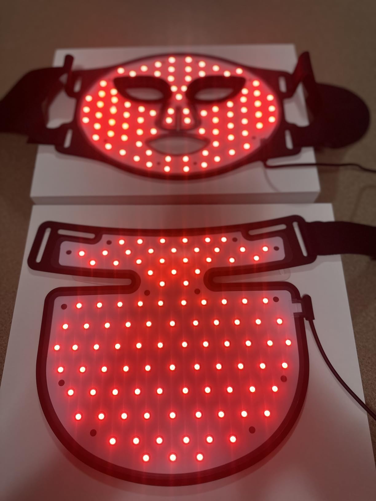 INIA Red Light Therapy Mask for Face, Neck & Chest, 850nm NIR, 4 Modes customer photo 2