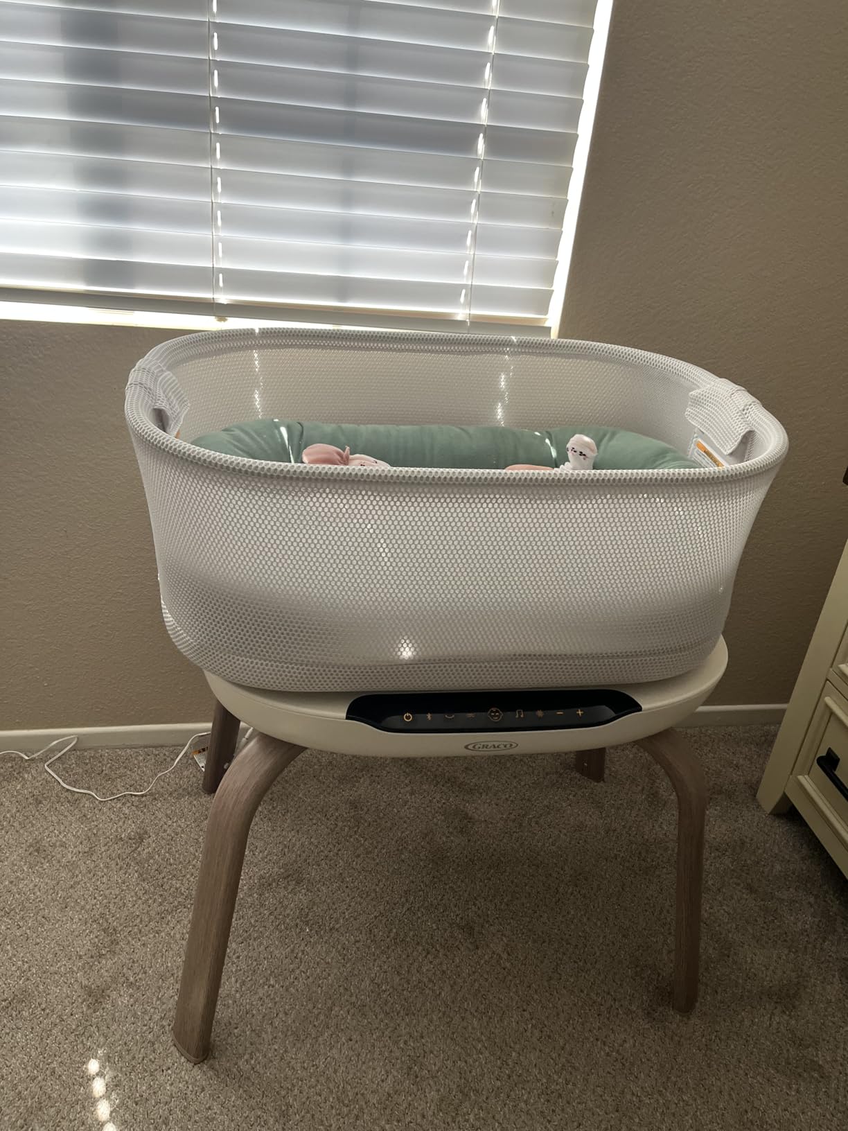 Graco SmartSense Soothing Baby Bassinet - Smart Newborn Bassinet Detects and Automatically Responds to Baby's Cries - for Newborn Babies to 6 Months customer photo 1