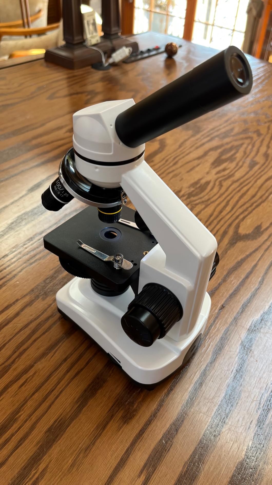 Microscope for Adults & Kids, 40X-2500X High-Power Compound Microscope for Students, School Lab & Home Schooling,Equiped with Slides Set & Phone Holder (White) customer photo 1