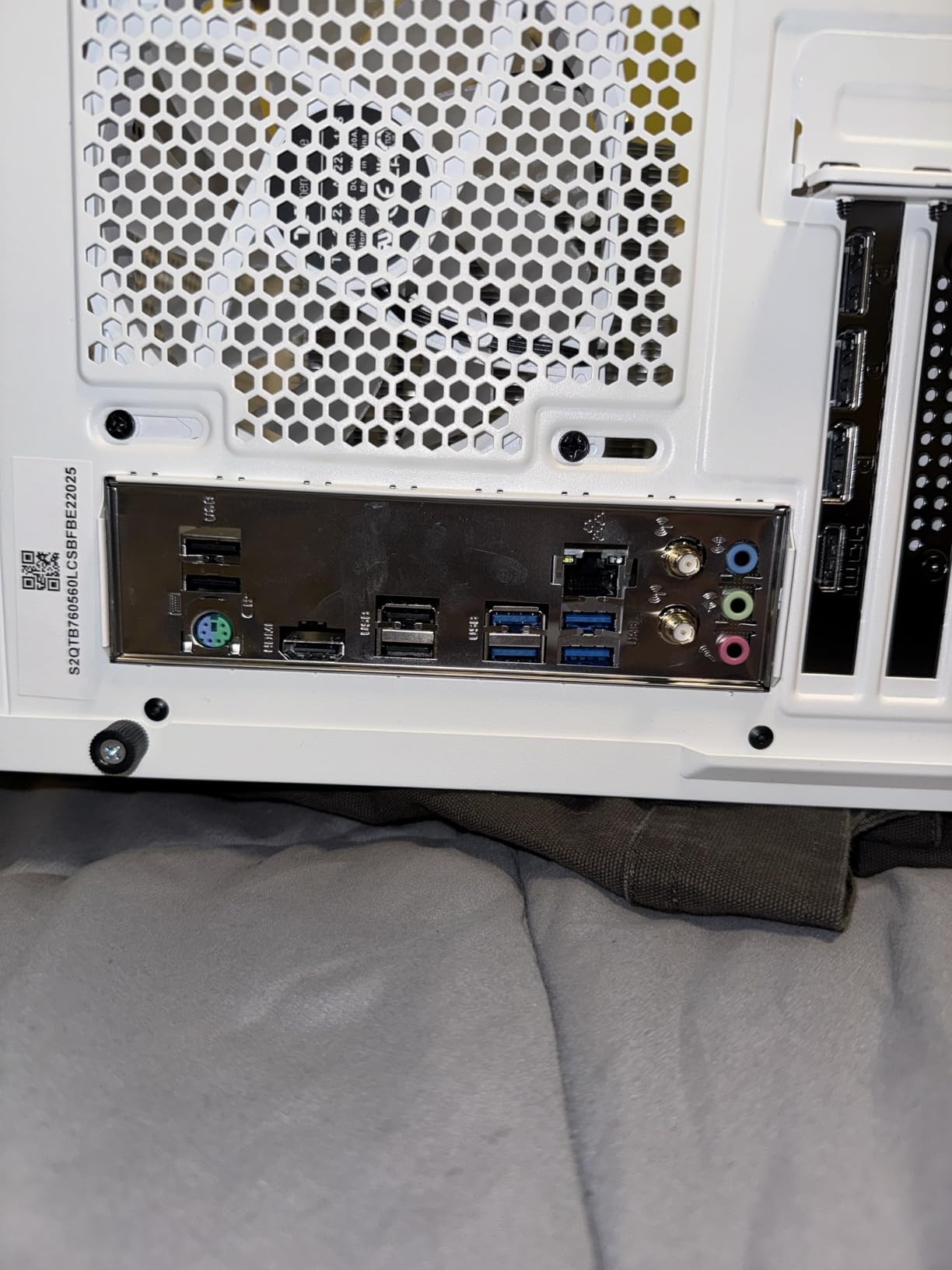 Thermaltake LCGS Quartz i1460 Gaming Desktop (Intel Core i5-14400F, ToughRam DDR4 3600Mhz 16GB RGB Memory, NVIDIA GeForce RTX 5060, 1TB NVMe M.2, WiFi, Windows 11) S2QT-B760-560-LCS customer photo 1