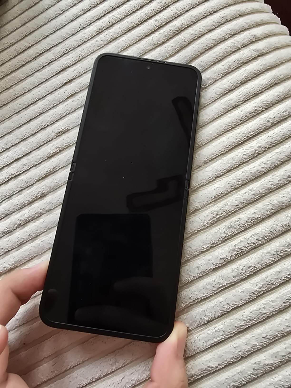 Samsung Galaxy Z Flip7 FE Cell Phone (2025), 256GB AI Smartphone, JetBlack | Unlocked Android customer photo 2