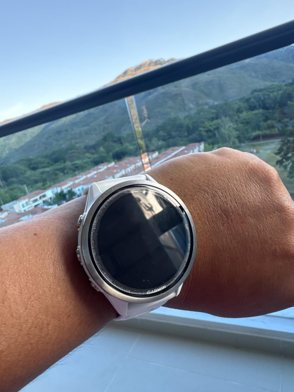 Garmin Forerunner 970, 47mm, Carbon Gray DLC Titanium | Premium GPS Running & Triathlon Smartwatch, AMOLED Display, Built-In Flashlight customer photo 2