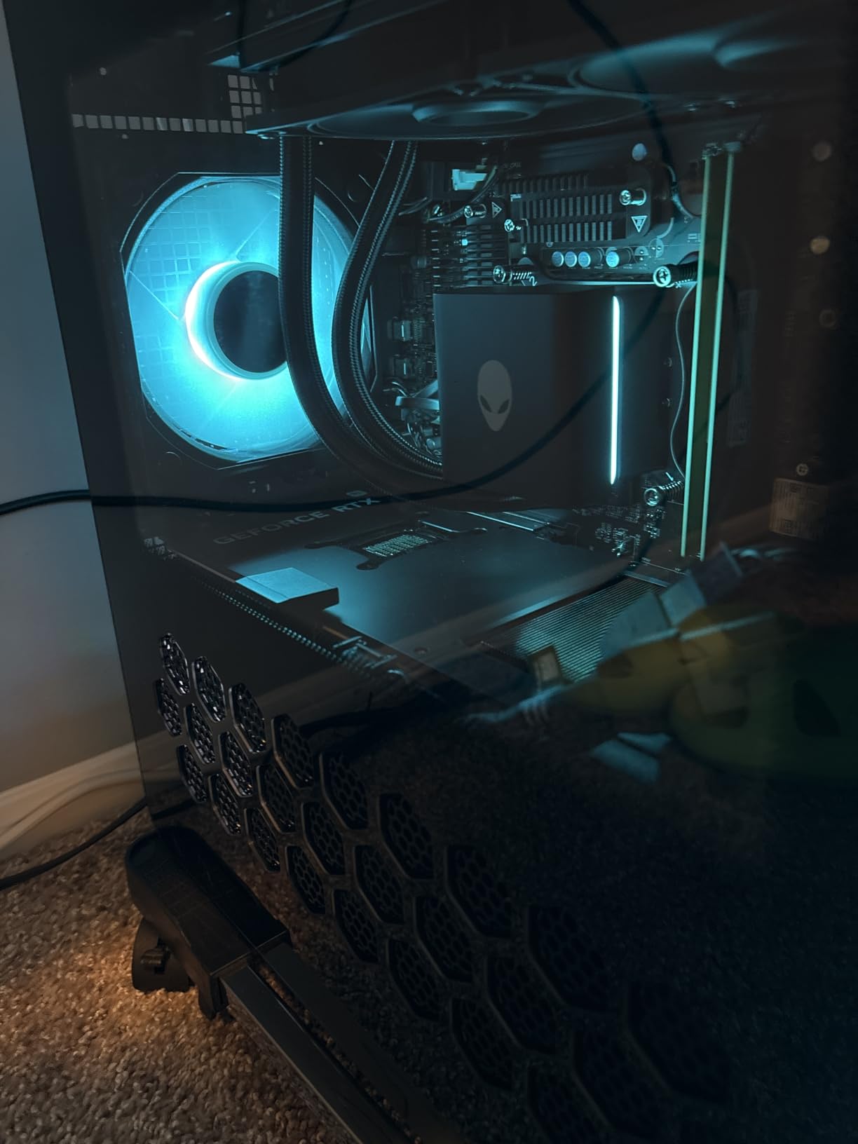 Alienware Aurora Gaming Desktop, RTX 5080, Intel Core Ultra 9 285 | 1TB SSD, 32GB DDR5 RAM, 2.5Gb Ethernet, Wi-Fi 7, Windows 11 Home, Wired Keyboard, ACT1250 customer photo 1