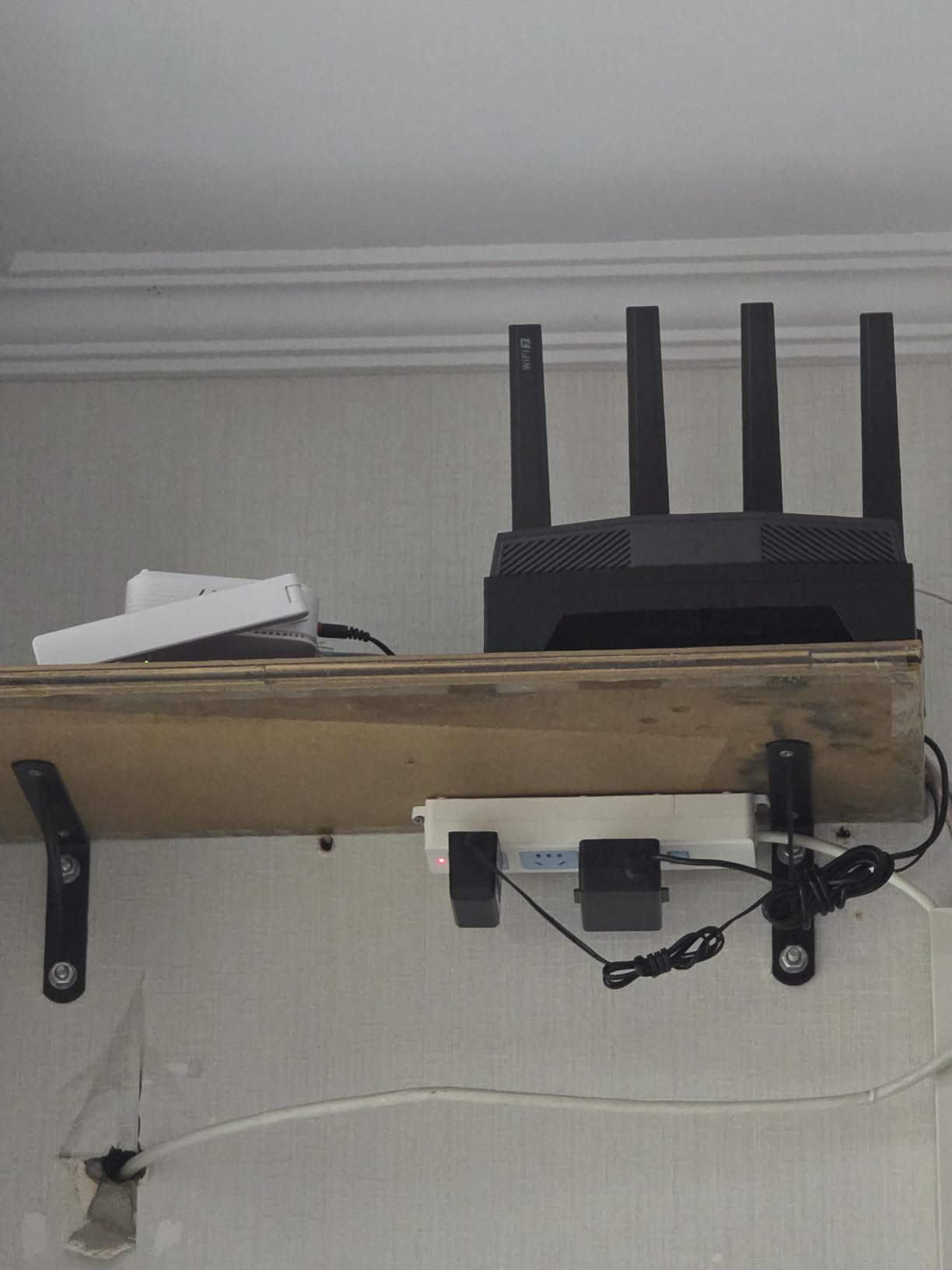 GL.iNet GL-BE9300 Flint 3 Tri-Band Wi-Fi 7 Router 5 x 2.5G VPN Router customer photo 1
